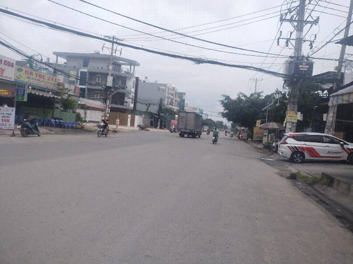 Nhà 2 tầng hẻm xe tải thông, phù hợp kinh doanh tại Bình Tân