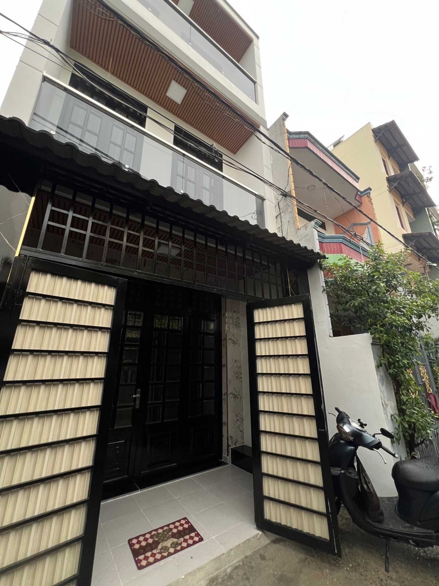 Bán nhà riêng 3 tầng 49,8m2 tại khu vực Âu Dương Lân, tiện nghi đầy đủ