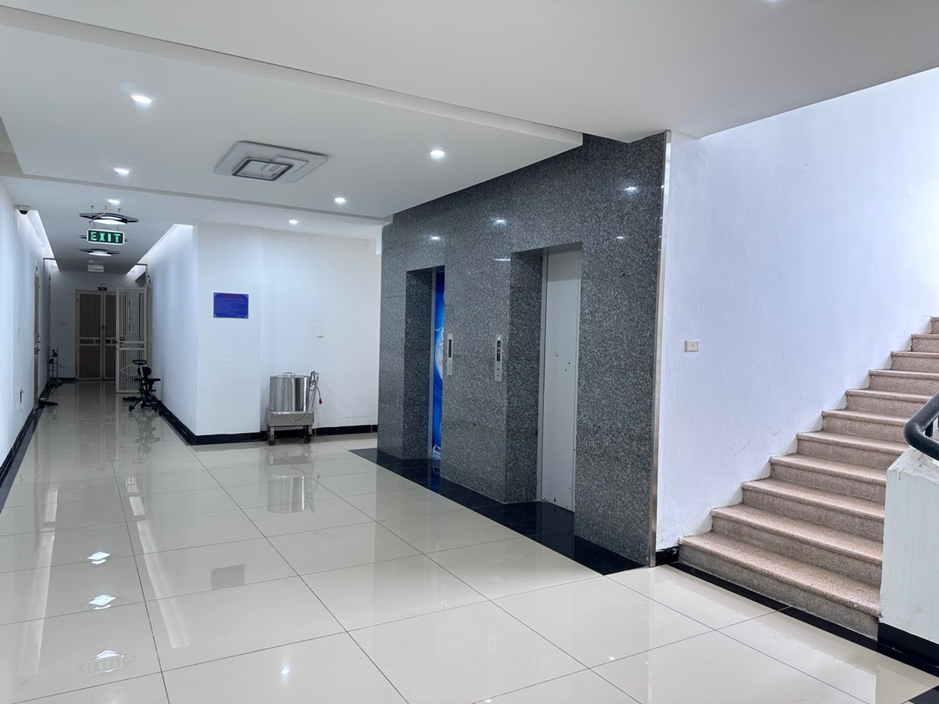 Bán căn hộ 1 phòng ngủ, diện tích 40m2, Trung tâm Cầu Giấy, sổ đỏ chính chủ