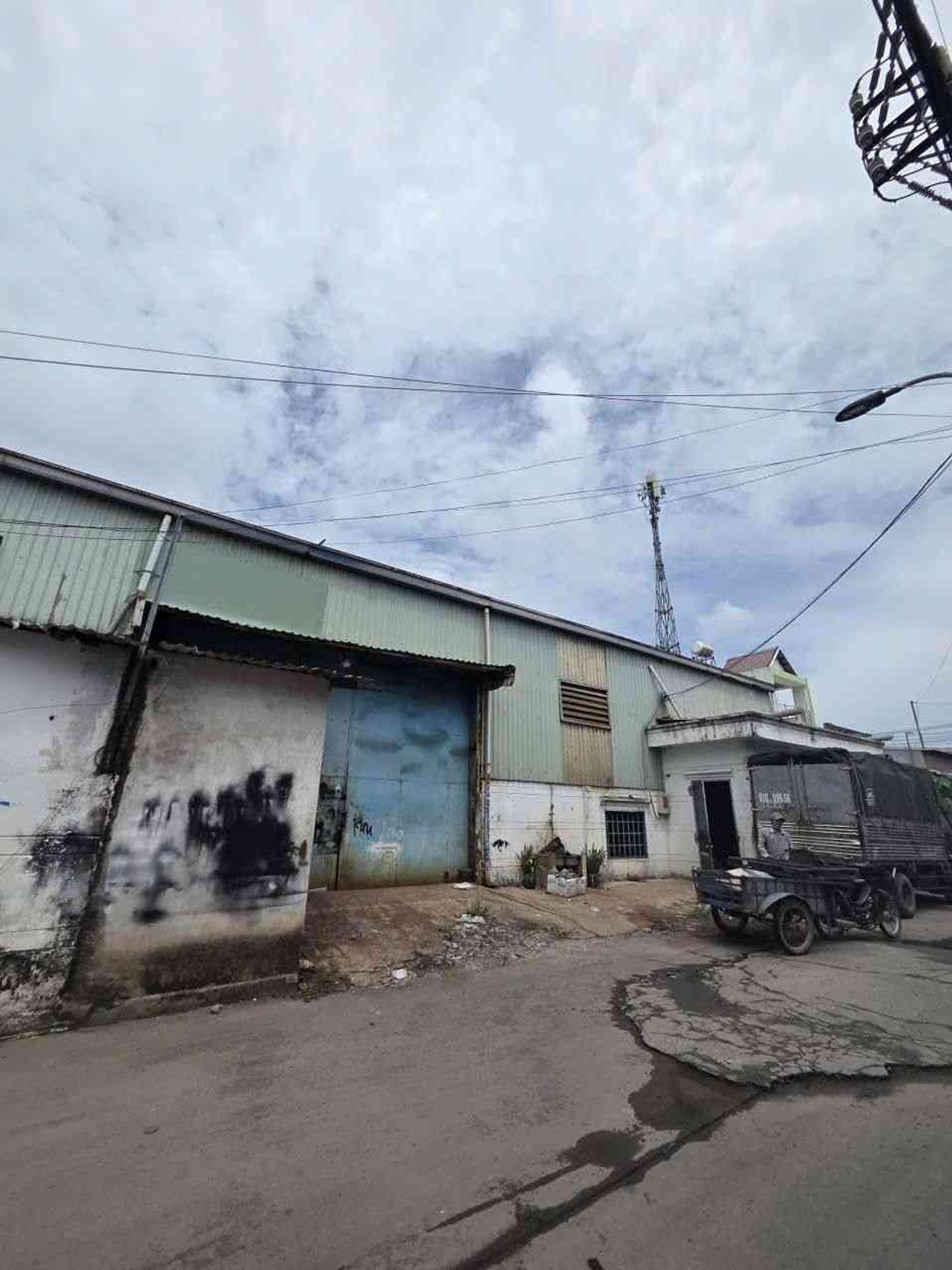 Bán nhà nát ngay Nguyễn Thị Tú, Bình Tân, 106m2, ngang 5m, đường 12m, chỉ nhỉnh 4 tỷ