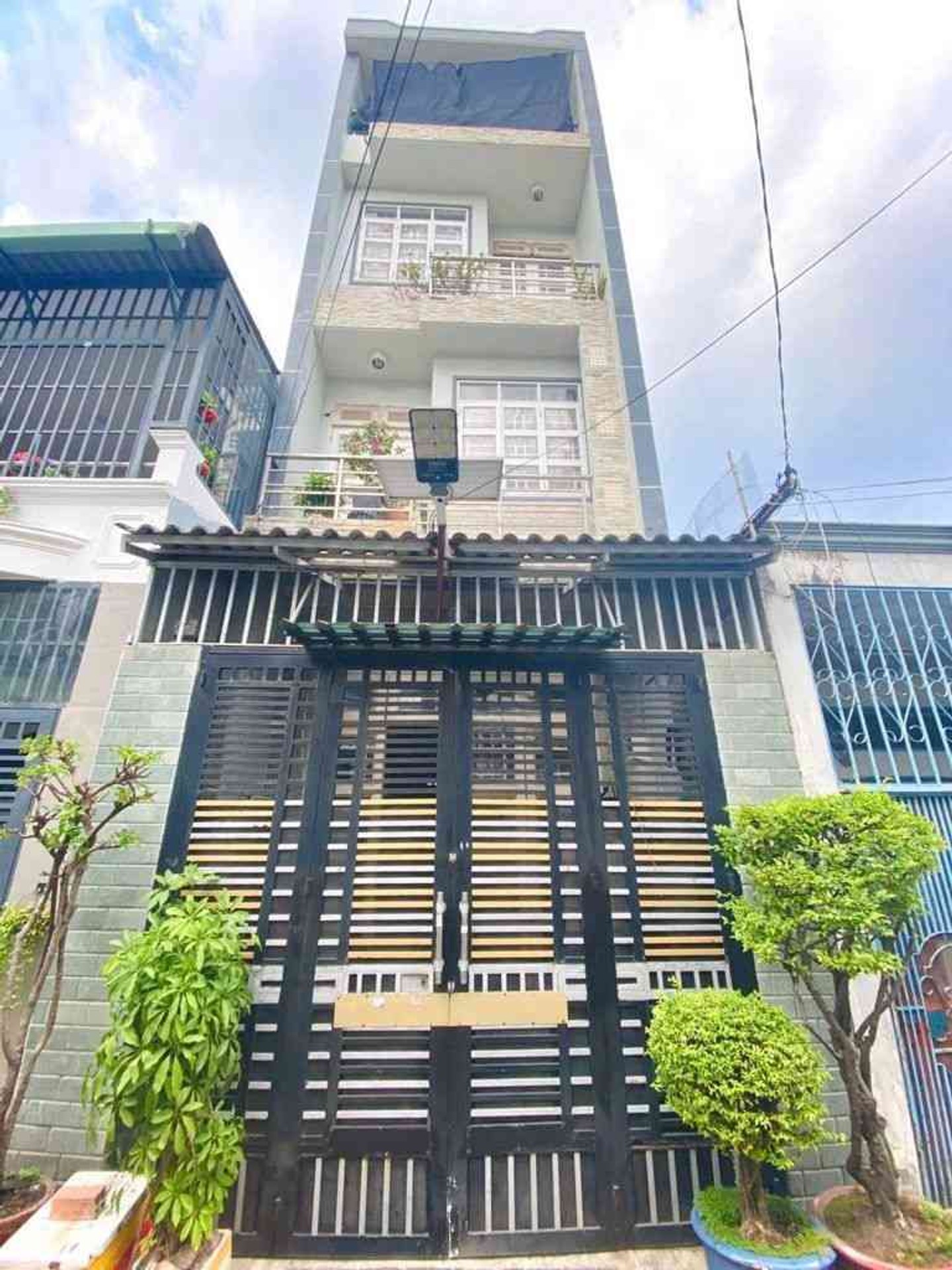Bán nhà 4 tầng hẻm xe hơi, gần Emart P. An Hội Tây