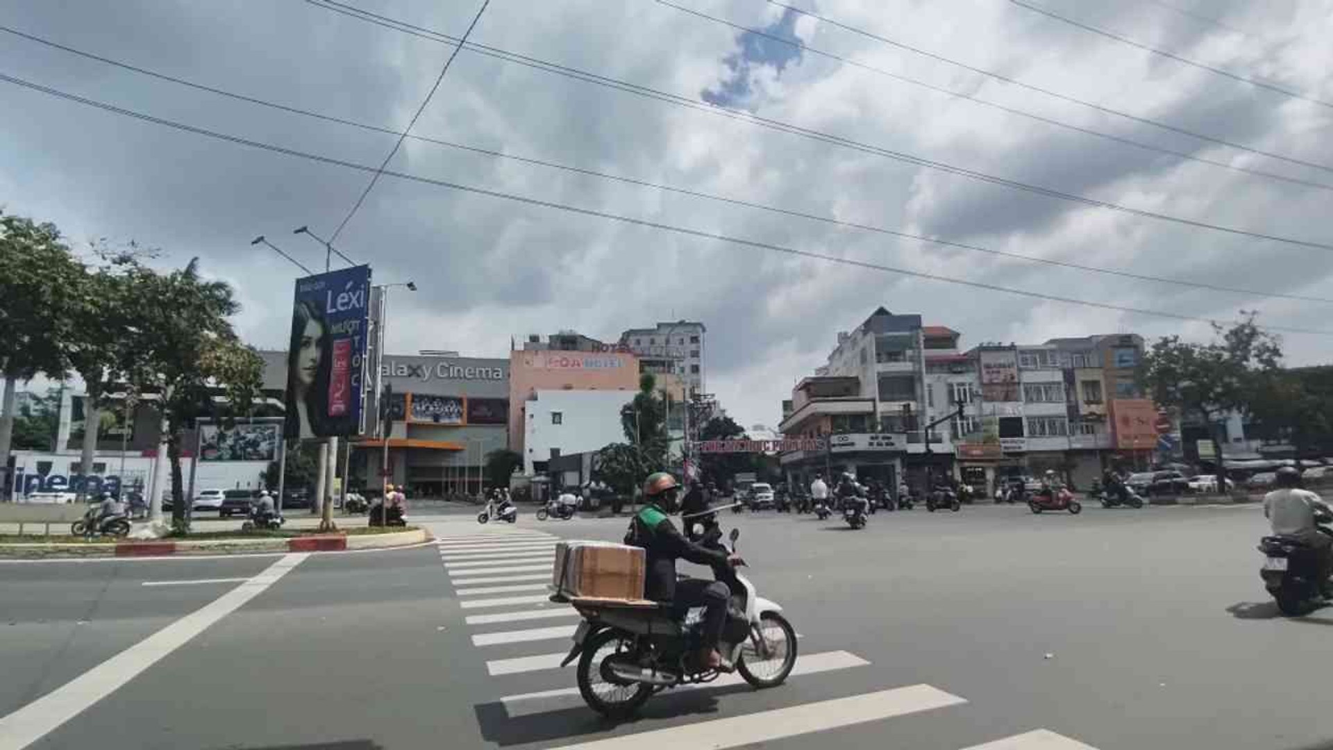 BNs nhà cư xá Phú Lâm Khu Ẩm thực
75M2. Giá 10ty3
Giá tốt nhất do chủ ngộp - Nhà khu víp