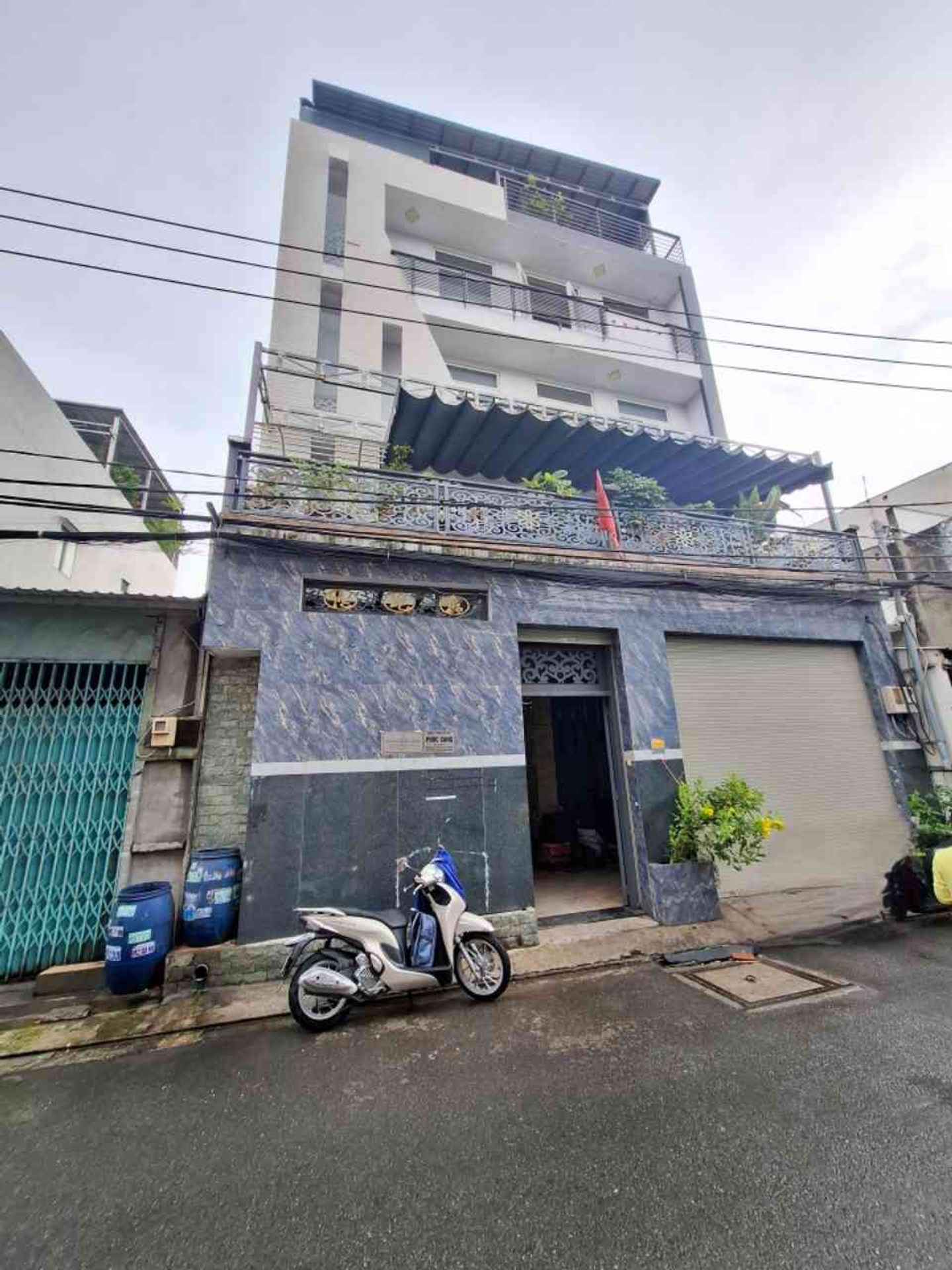 Nhà 4 Tầng Hiện Đại Văn Phòng & Ở Tại Trung Tâm Quận