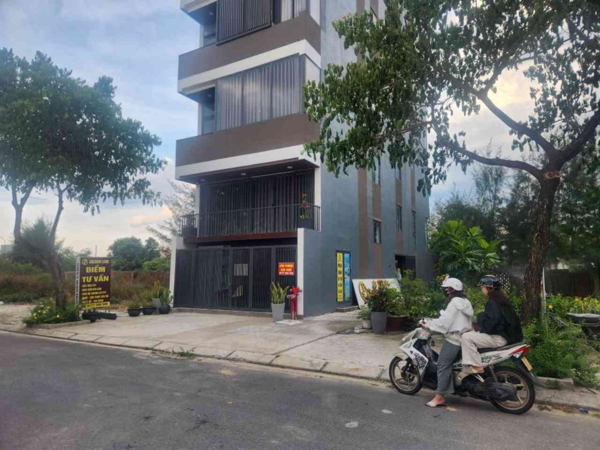 Bán chung cư mini 5 tầng khu đô thị FPT Đà Nẵng, 98m, gồm 13 phòng, giá 12.95 tỷ.