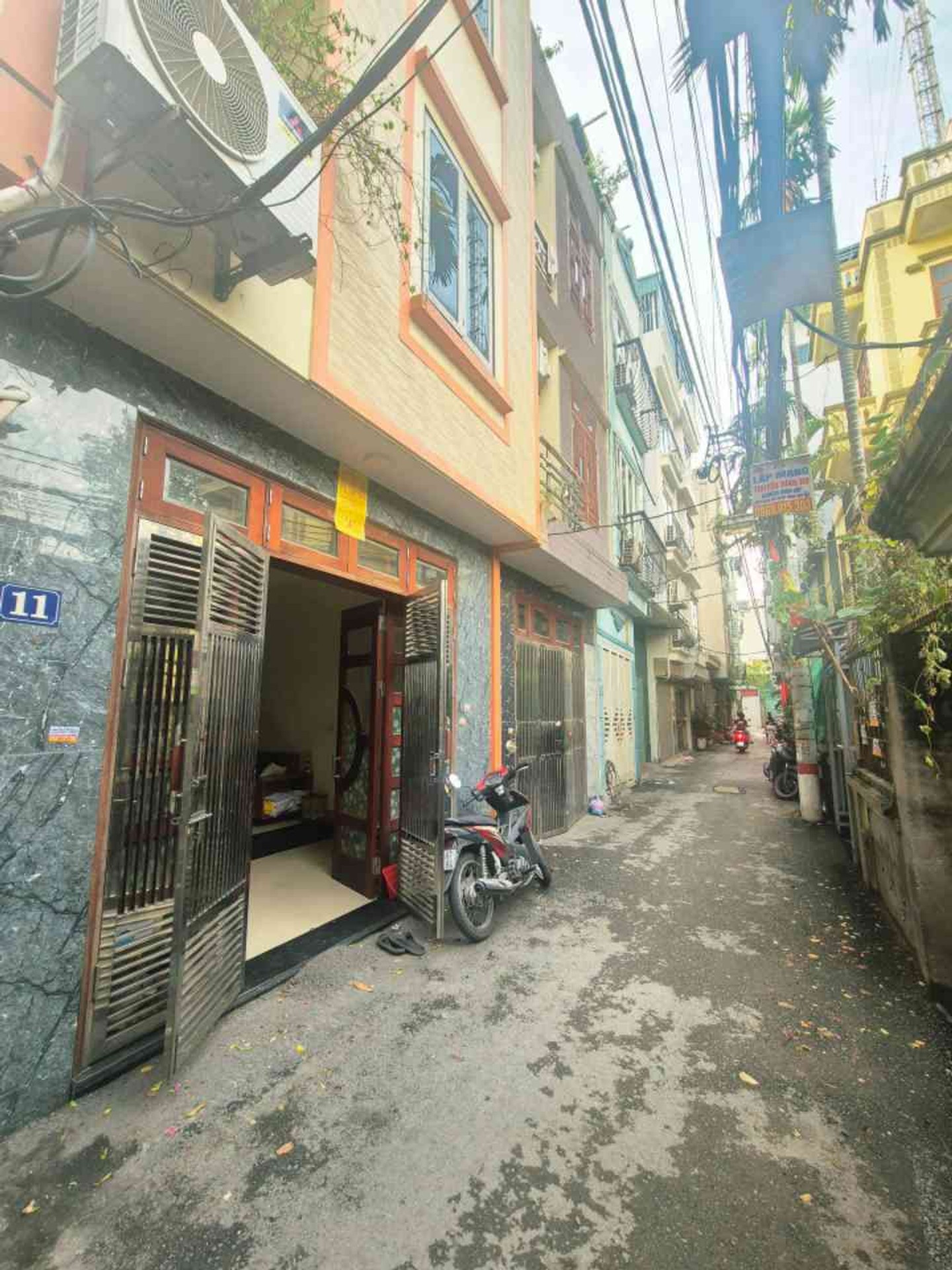 - Thịnh Liệt, ô tô đỗ cửa, sổ đỏ chính chủ