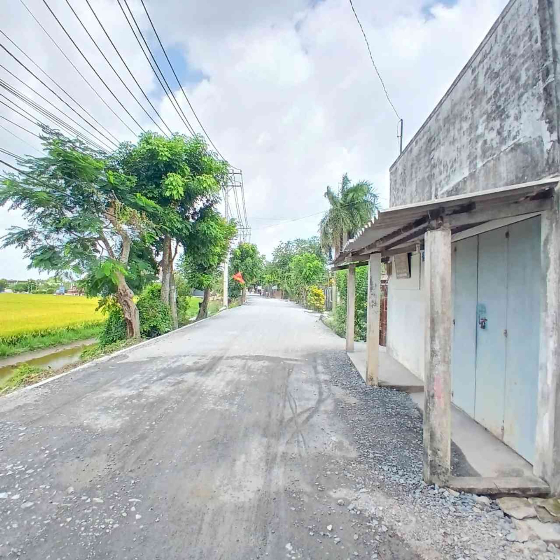 Bán nhà mặt phố xã phường, mặt tiền rộng 14m, diện tích 296.7m2