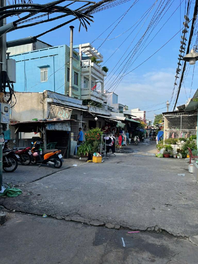 Bán nhà riêng 2 tầng 81m² tại Phường 5 Quận 8, nhà 2 mặt tiền hình L, hẻm xe hơi