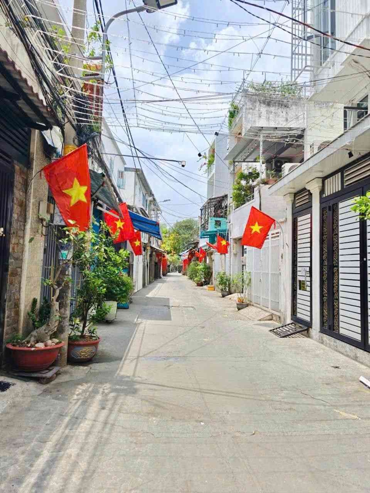 Bán nhà 2 tầng hẻm rộng Tân Hương, giá 7.1 tỷ thương lượng