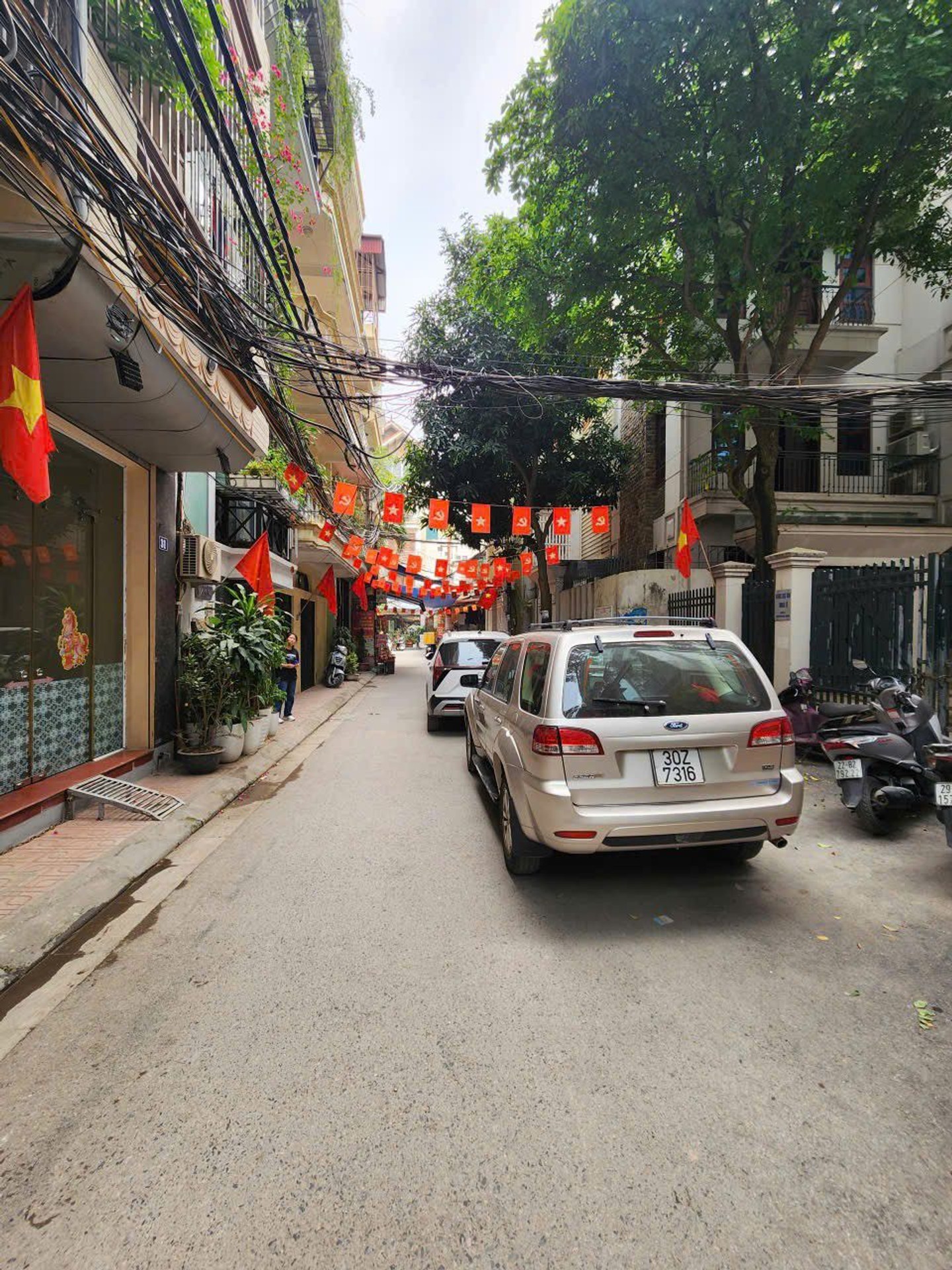 Nhà mặt ngõ ô tô tránh, kinh doanh tuyệt vời tại Tam Trinh