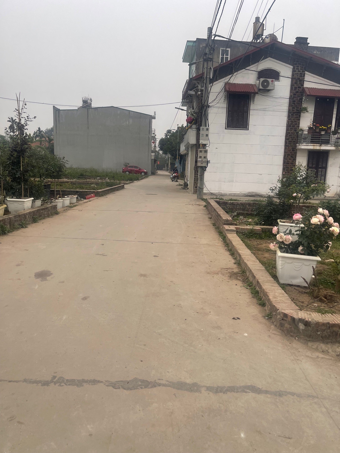 Hơn 2tỷ full thổ cư. ngõ xe tải vào đất gần nhiều dự án