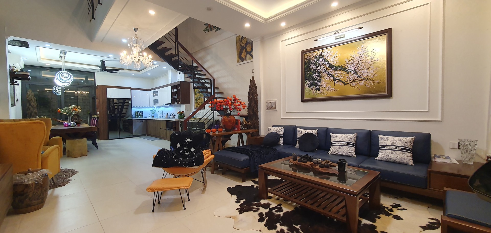 BÁN NHÀ HỒNG TIẾN 94.5M2- 3 TẦNG GARA Ô TÔ, NỘI THẤT XỊN SÒ - 25.5 TỶ