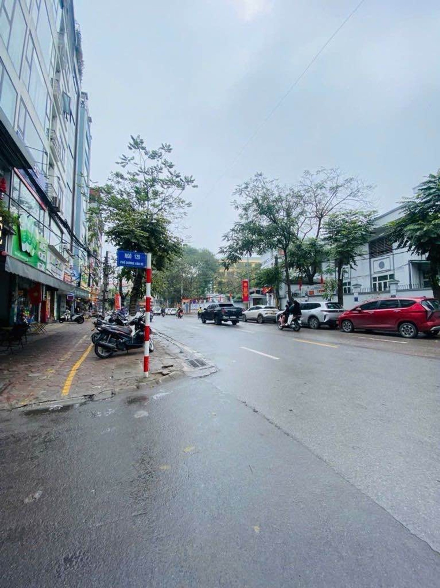 Nhà 5 tầng thang máy, tặng full nội thất, ngõ ô tô tránh Dương Văn Bé