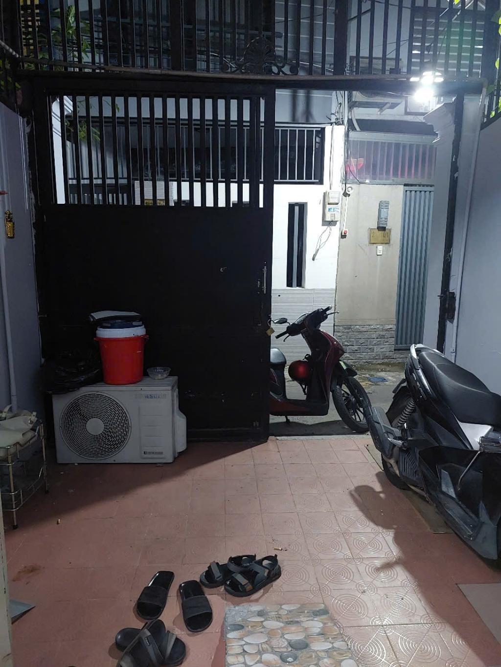 Bán nhà 3 tầng diện tích 41m2 đường Hồng Lạc Tân Bình giá tốt