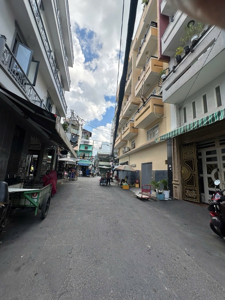 Bán nhà 6 tầng, 72m2, khu Âu Cơ, giá 13 tỷ