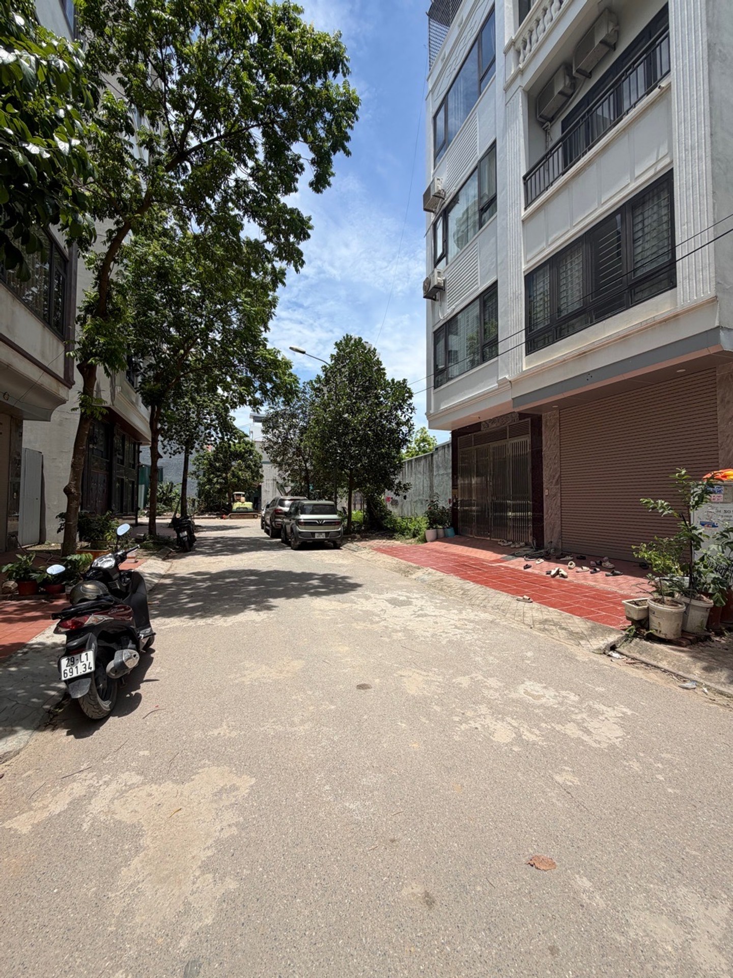 Chính chủ cần bán đất phân lô vỉa hè la dương DT 50m2, MT 4m 12.9 tỷ