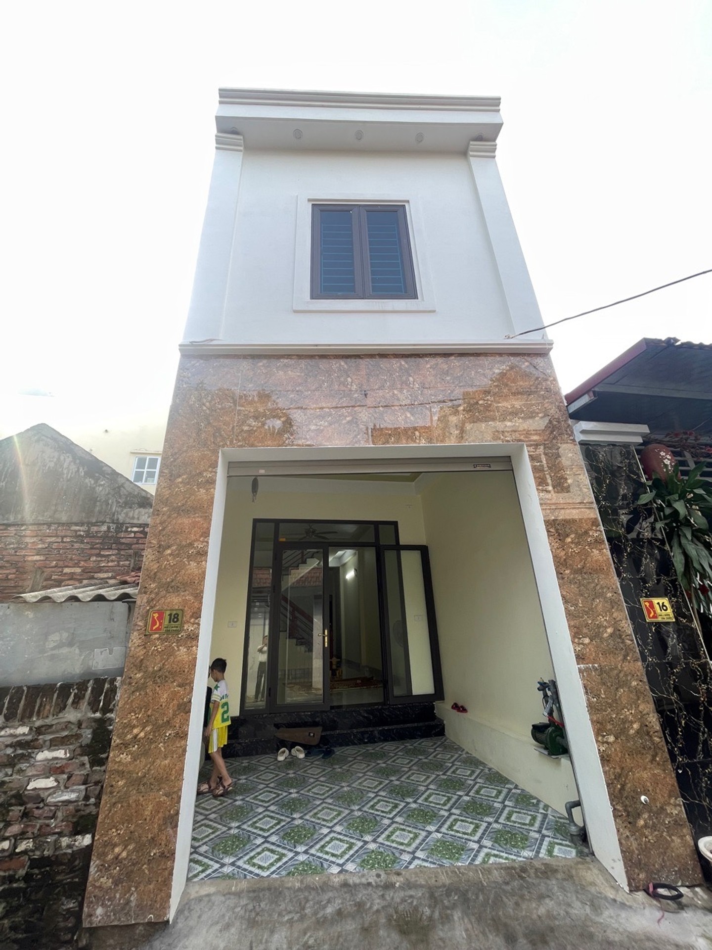 Bán nhà riêng 2 tầng 70m2 hướng Đông Nam tại Mê Linh, gần vành đai 4