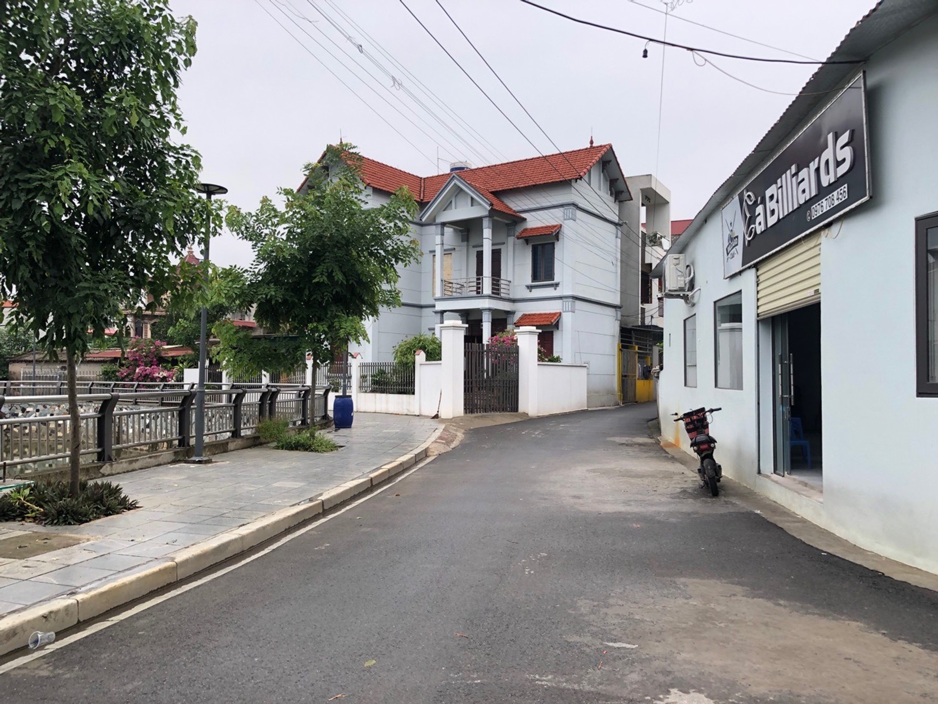 Nhà đẹp Tân Quang,Như Quỳnh, Hưng Yên,thông số đẹp,ô tô đỗ cửa, view hồ, gia đình chỉ việc vào ở,