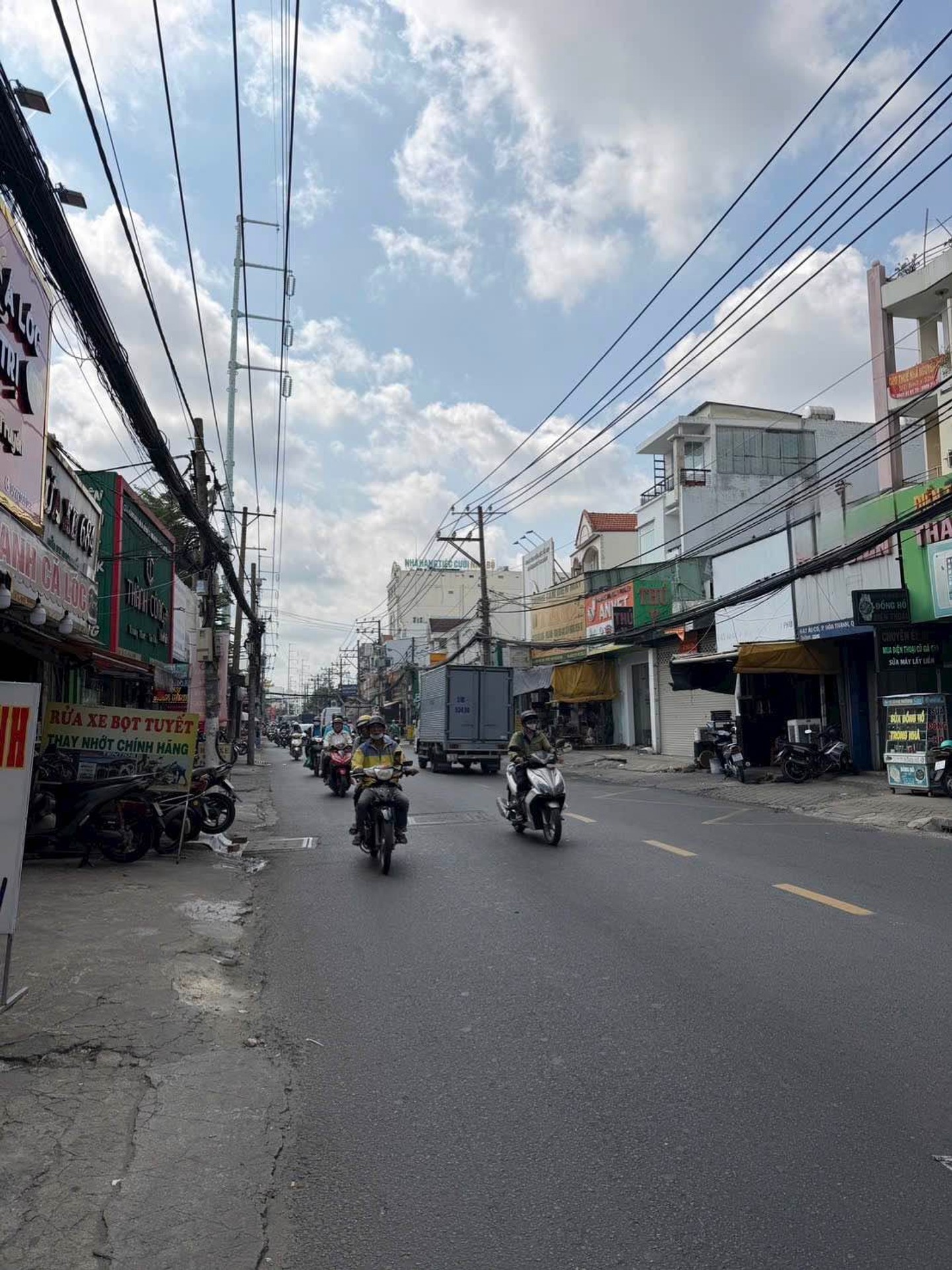 Bán nhà mặt phố 2 tầng, diện tích 75m2, mặt tiền kinh doanh âu cơ,Tân Phú