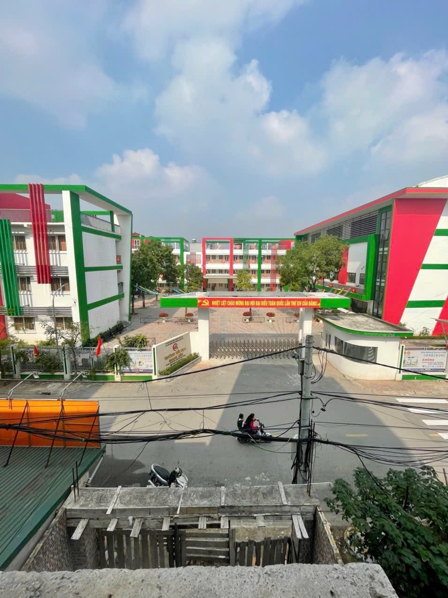 BÁN NHÀ GIANG BIÊN, VIỆT HƯNG 75M2- 7 TẦNG THÔ - VỈA HÈ Ô TÔ TRÁNH - CỔNG TRƯỜNG HỌC - 24 TỶ