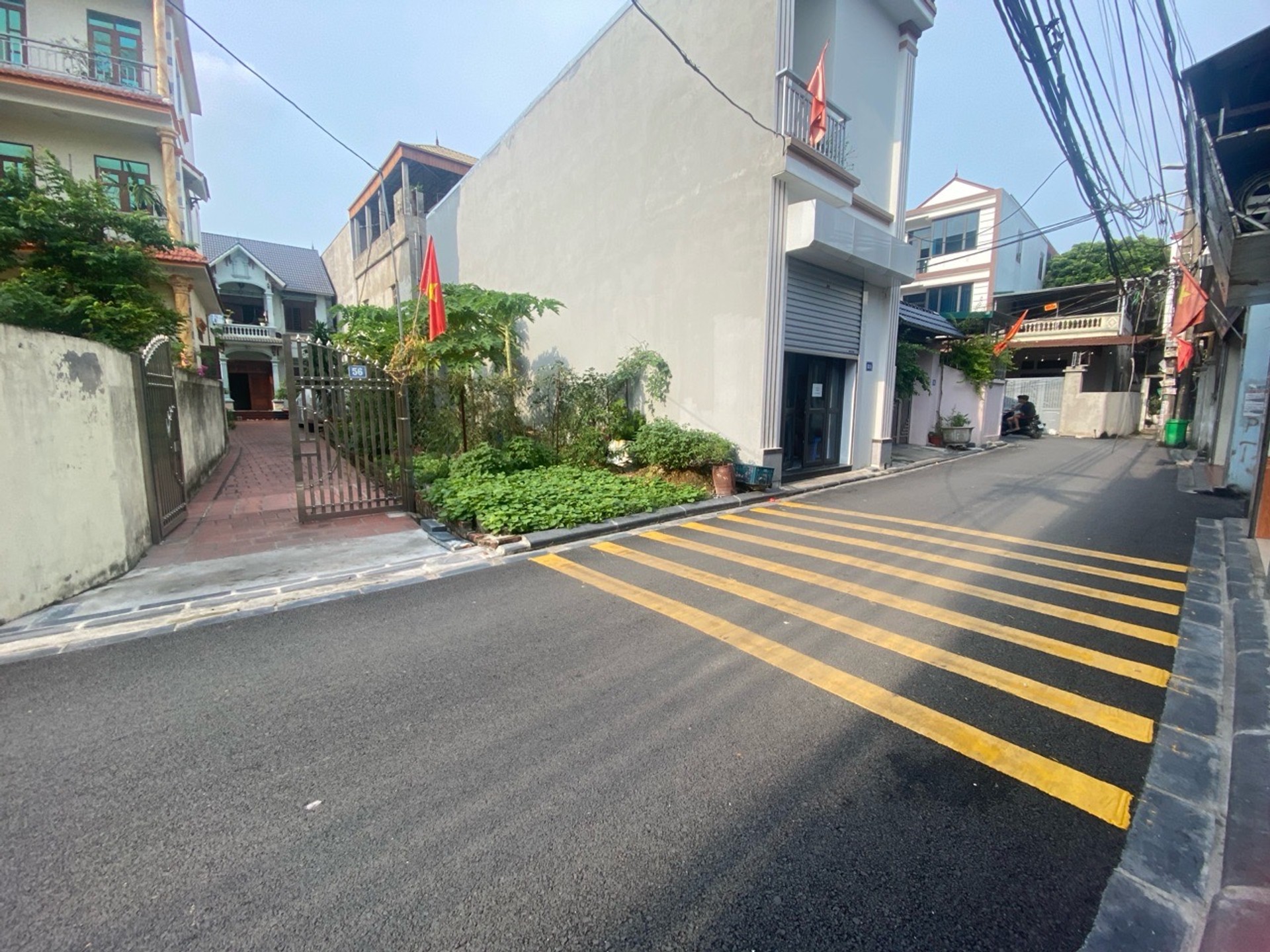 Bán đất trục chính Gia Trung sát KCN Quang Minh, diện tích 68.9m2