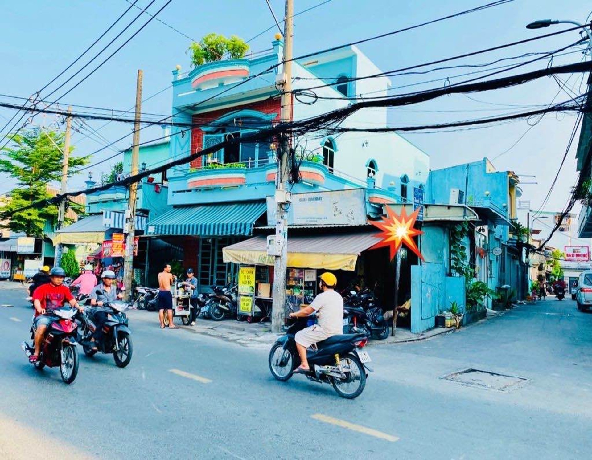 Bán nhà mặt phố 3 tầng căn góc tại Lê Đình Cẩn, Bình Tân, mặt tiền rộng 11m