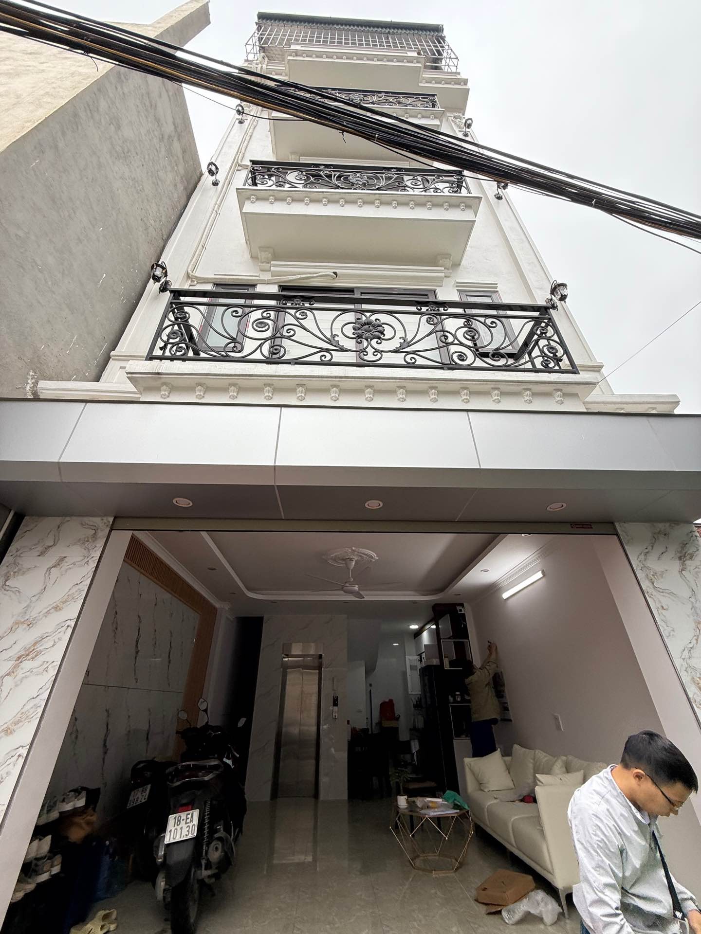 Bán nhà riêng 5 tầng có thang máy, nội thất đầy đủ tại Bát Khối, diện tích 51.2m². Ôtô vào nhà
