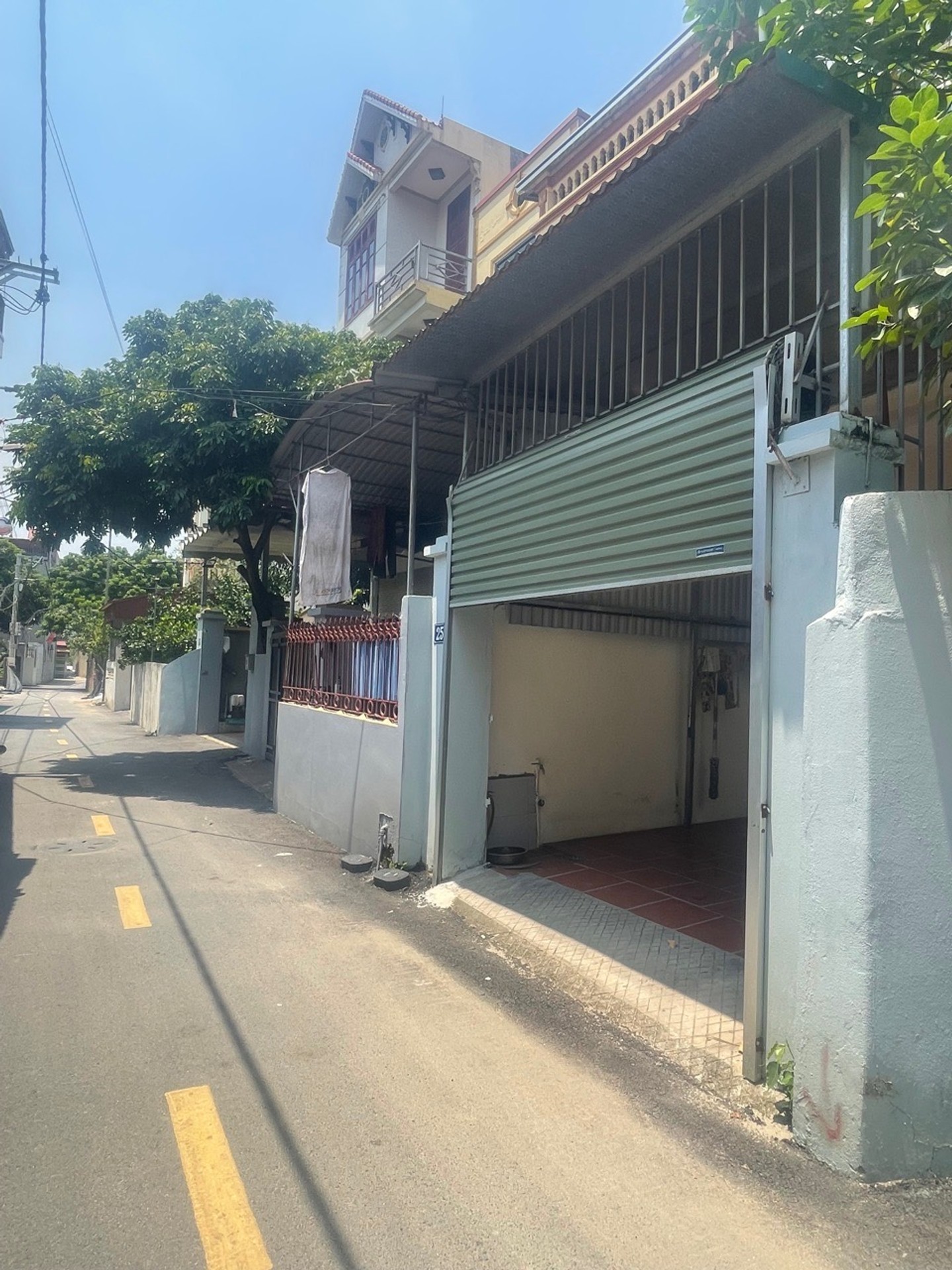 Bán nhà riêng 3 tầng tại trung tâm Mê Linh, ô tô vào nhà, phù hợp kinh doanh nhỏ