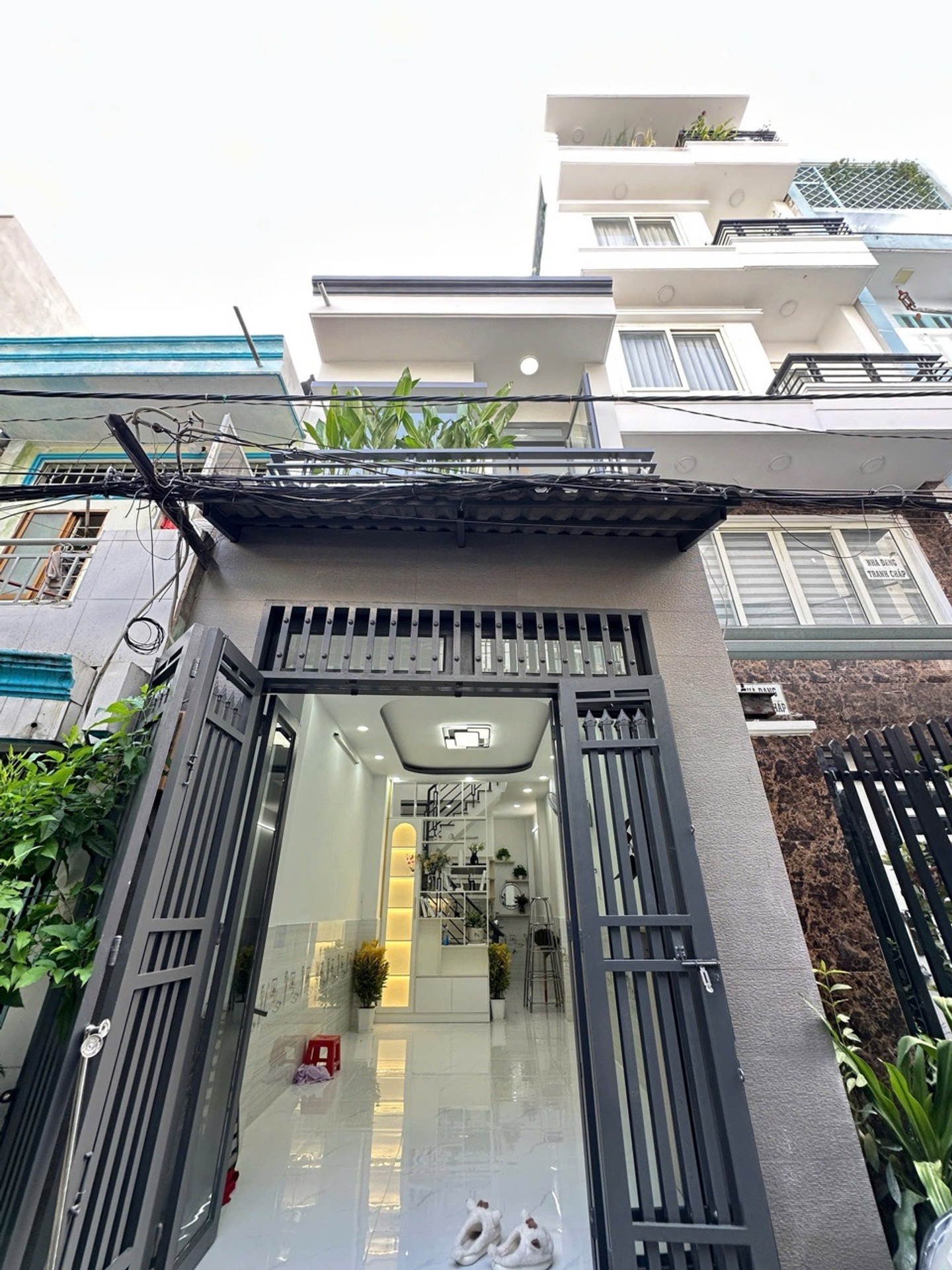 Bán nhà riêng 2 tầng, 30.5 m2, trung tâm Bình Tân gần Lê Văn Quới
