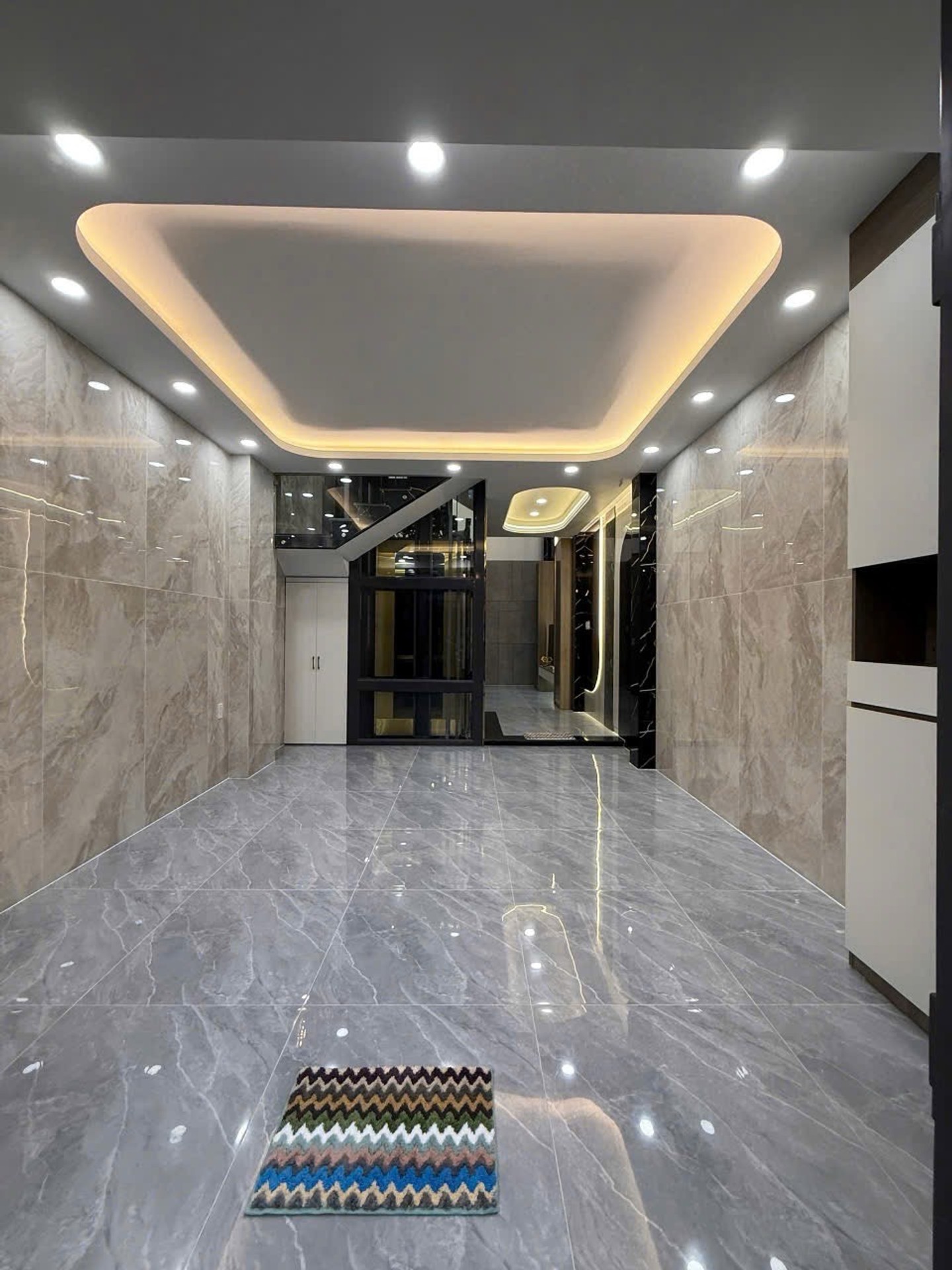 Bán nhà Mặt Tiền KD 7 Tầng Thang máy Mới xây. 4,3m x 15m Giá 9 tỷ 3 còn bớt