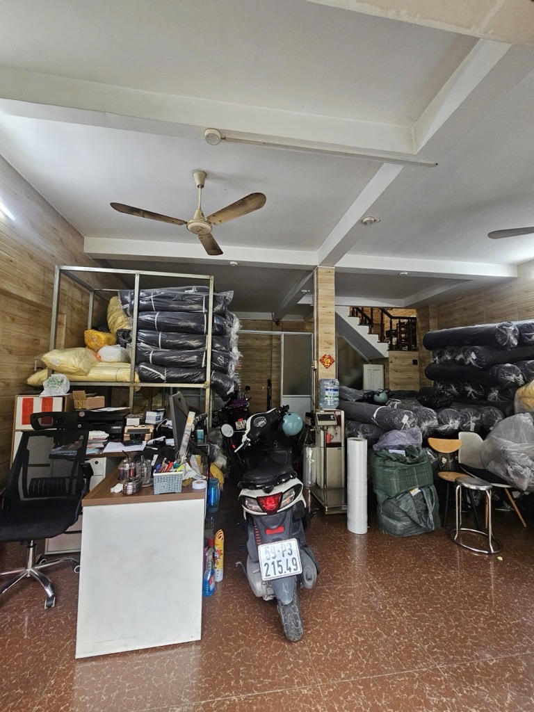 Nhà mặt phố 2 tầng mặt tiền 7m khu chợ vải Tân Bình