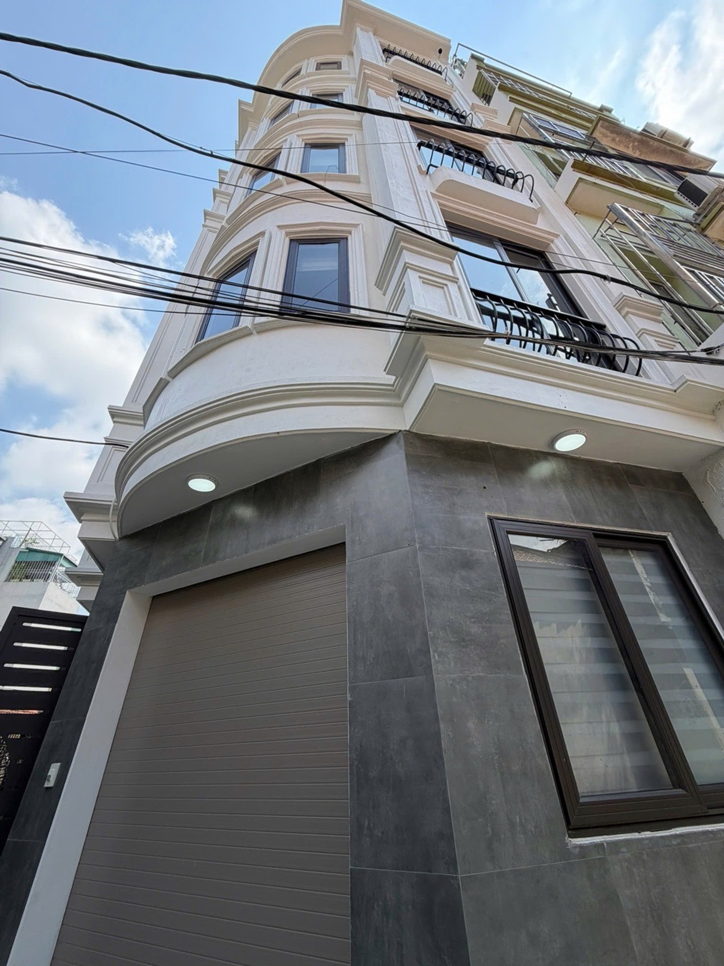 Bán nhà riêng 6 tầng tại xã Di Trạch, lô góc, thang máy, diện tích 33.7 m²