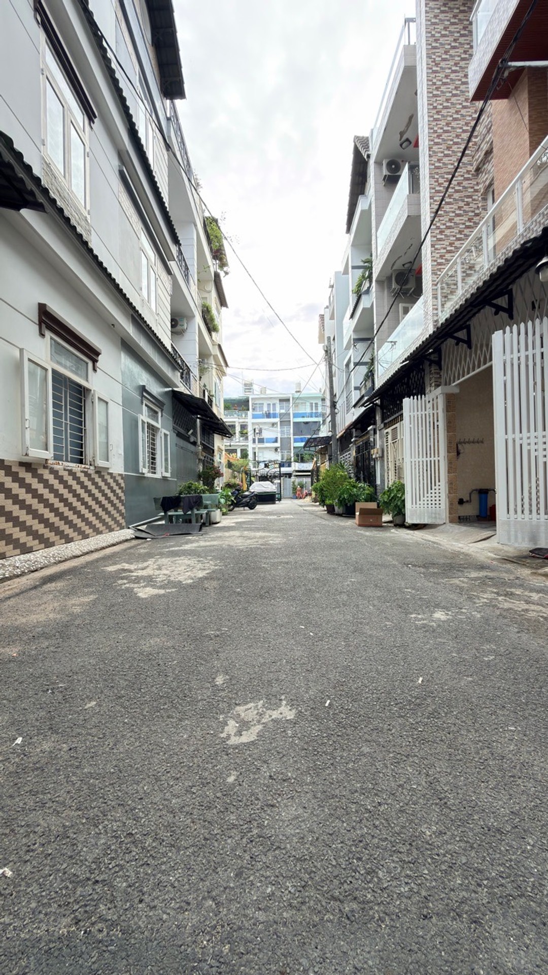 Nhà 4 tầng 52m2 4 phòng ngủ tại Bình Tân giá 6,48 tỷ