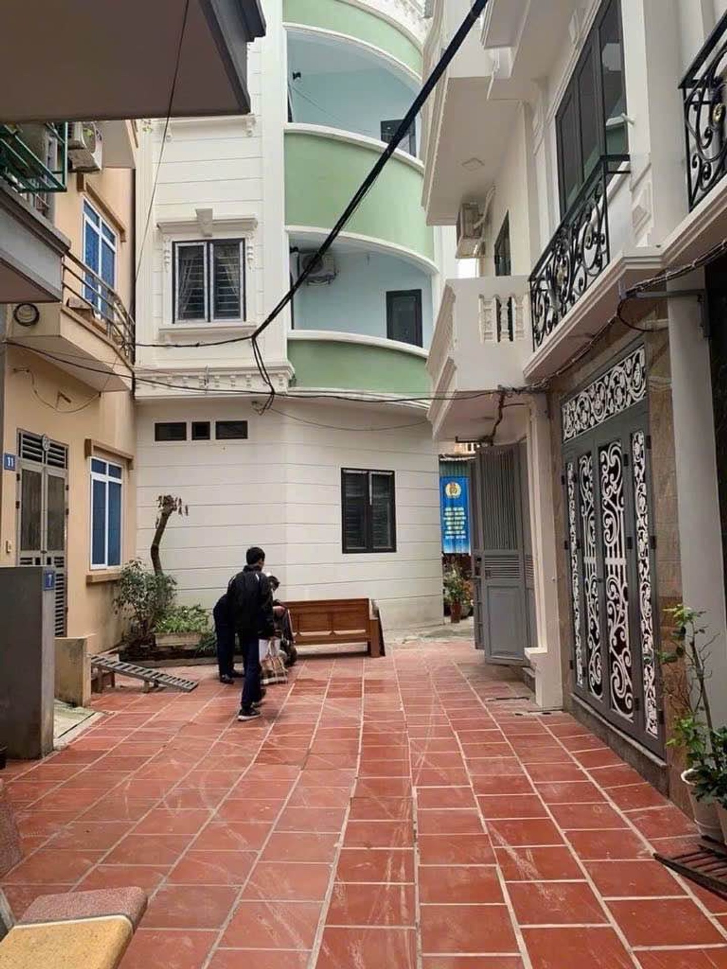 Nhà lô góc 5 tầng tại Cầu Cốc, sổ vuông, giá hợp lý nhất thị trường