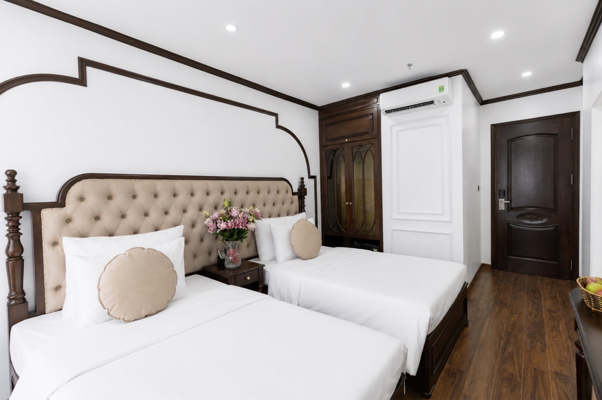 Khách sạn 10 tầng trung tâm Mễ Trì Hạ, dòng tiền ổn định, diện tích 80.3 m²