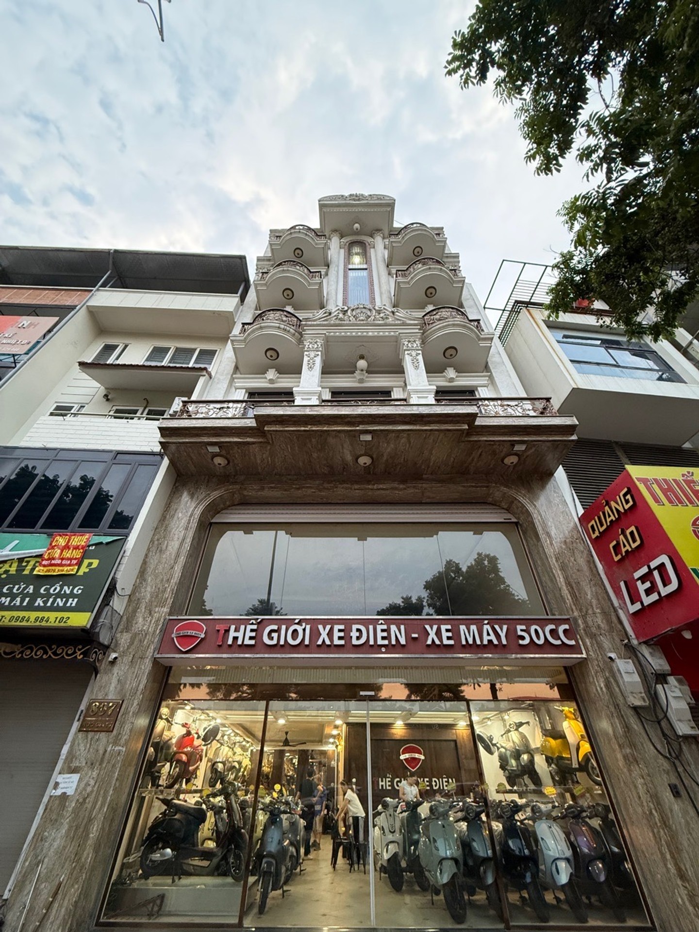 Tòa Building Mặt Phố Đẳng Cấp 7 Tầng Tại Trung Tâm Quận Long Biên