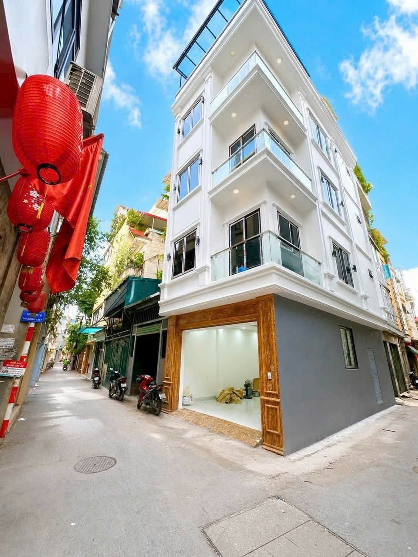 Bán căn nhà 5 tầng thang máy lô góc ngõ thông kinh doanh đa dạng