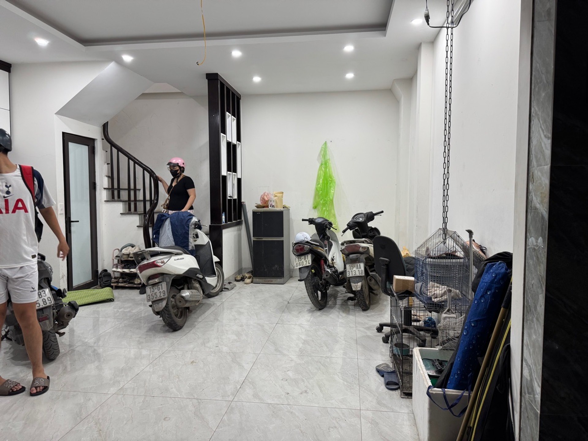 Bán nhà 5 tầngthần Bệnh viện ĐH Phenika, Xuân Phương, ngõ thoáng, ô tô, hơn 7 tỷ.