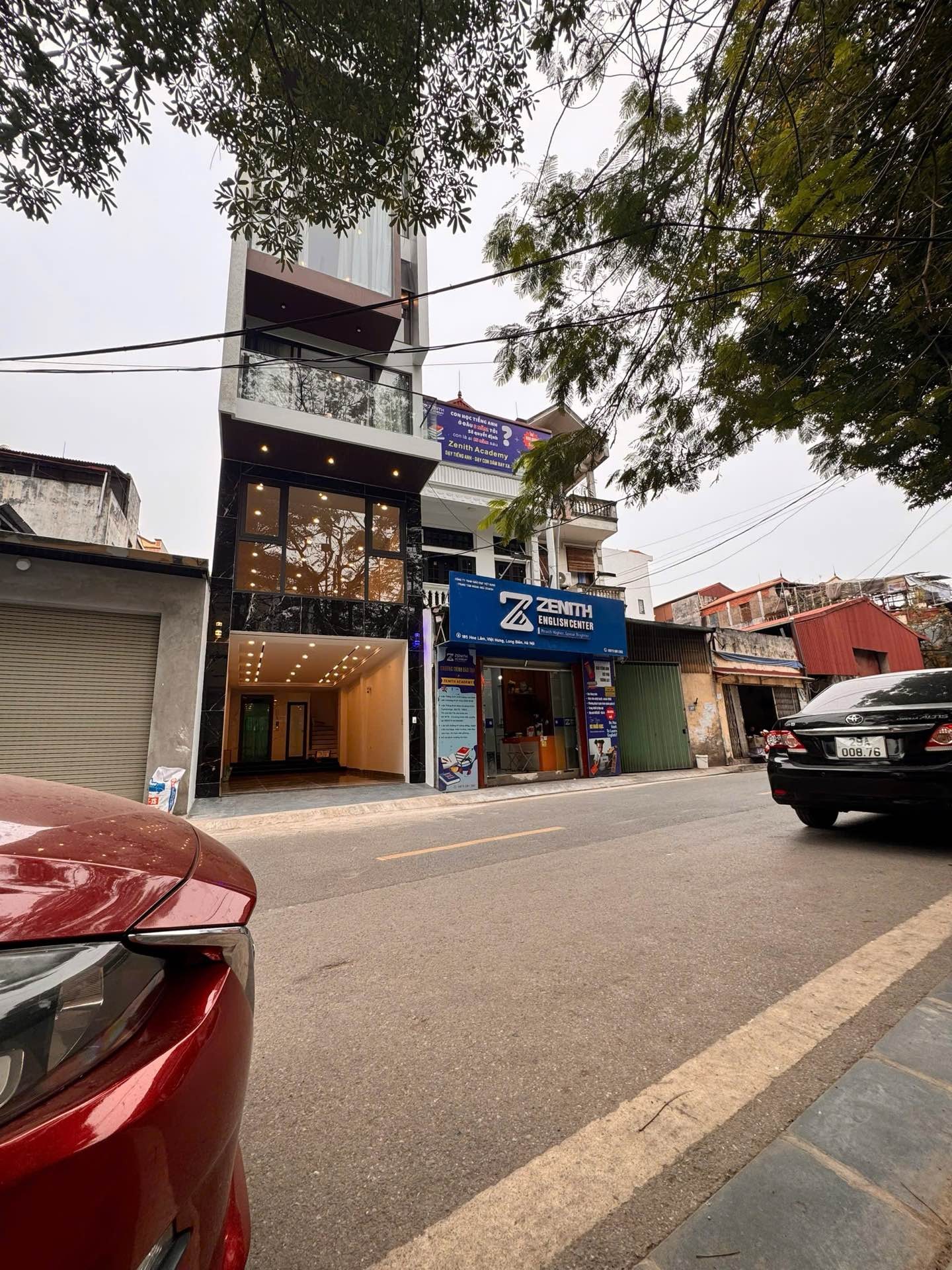 Nhà mặt phố đẳng cấp Việt Hưng với thiết kế sang trọng và tiện ích đa năng