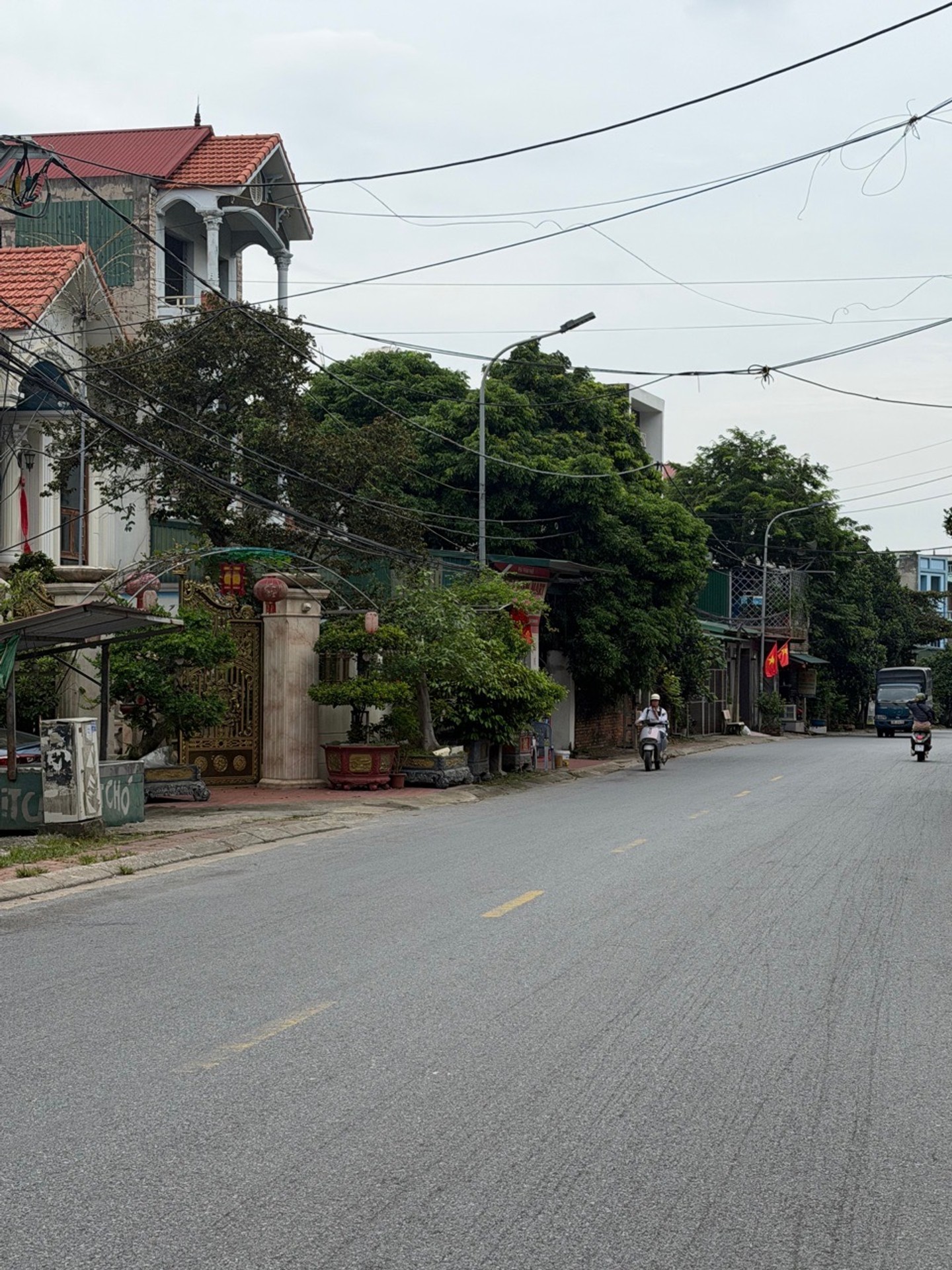 Lô đất mặt tiền rộng, vào ô tô thoải mái tại Long Khám, Liên Bão
