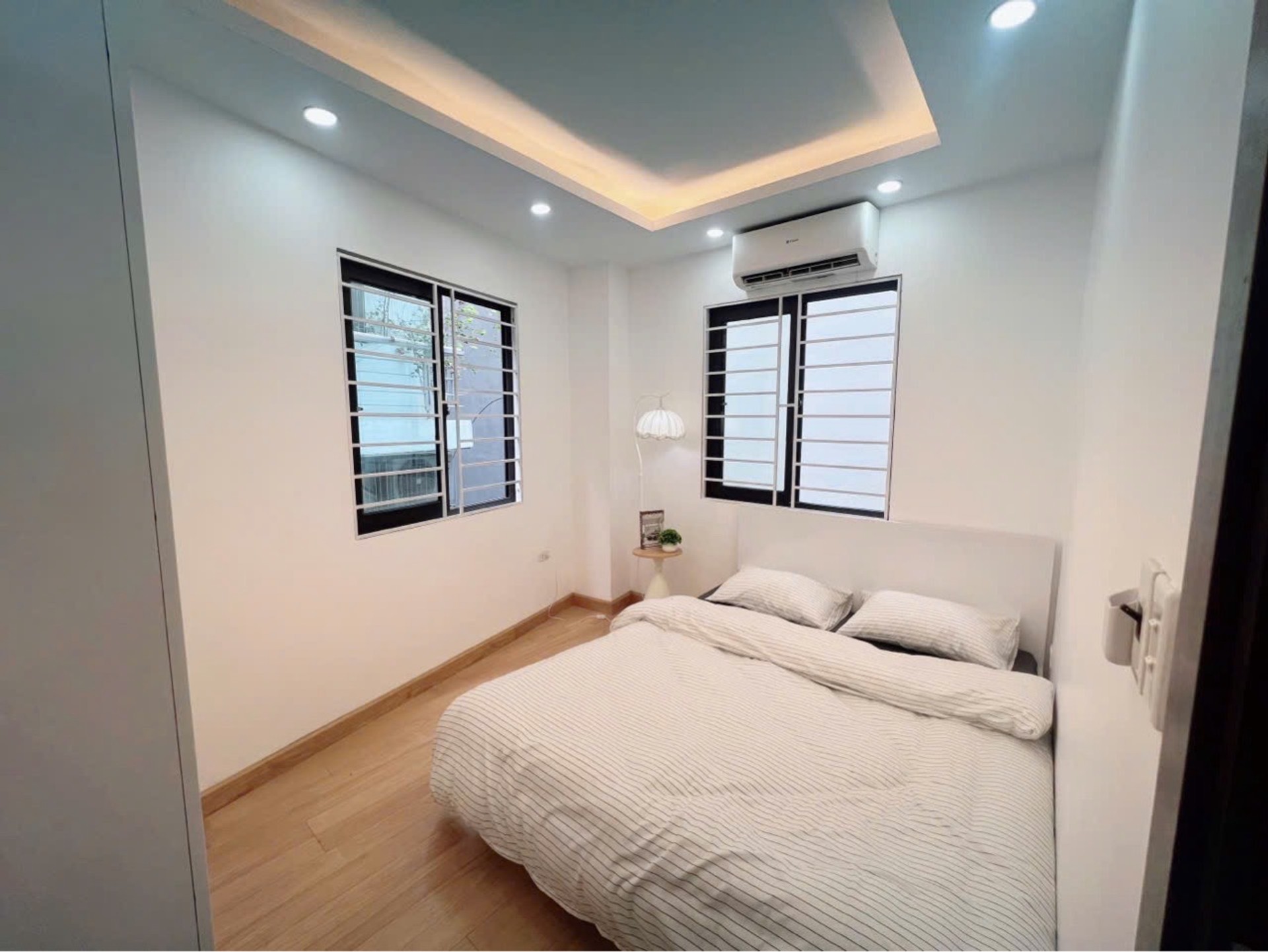Căn hộ CCMN hiện đại tại Hồ Tùng Mậu, 50m, 2ngủ, full nội thất, nhà đẹp, giá tốt,vị trí vàng