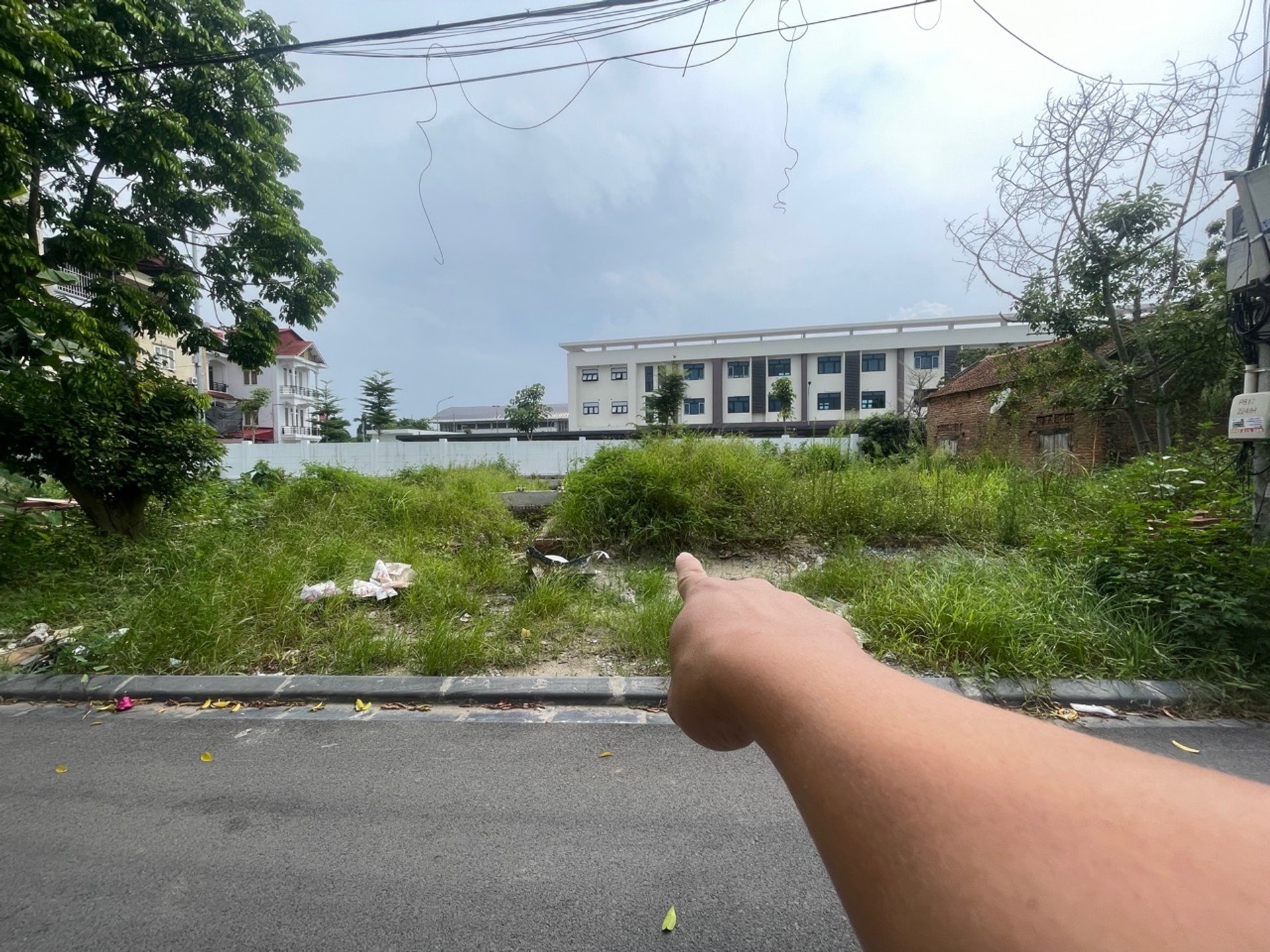 104m² Đất Mặt Tiền Kinh Doanh Thuận Tiện Tại Quang Minh