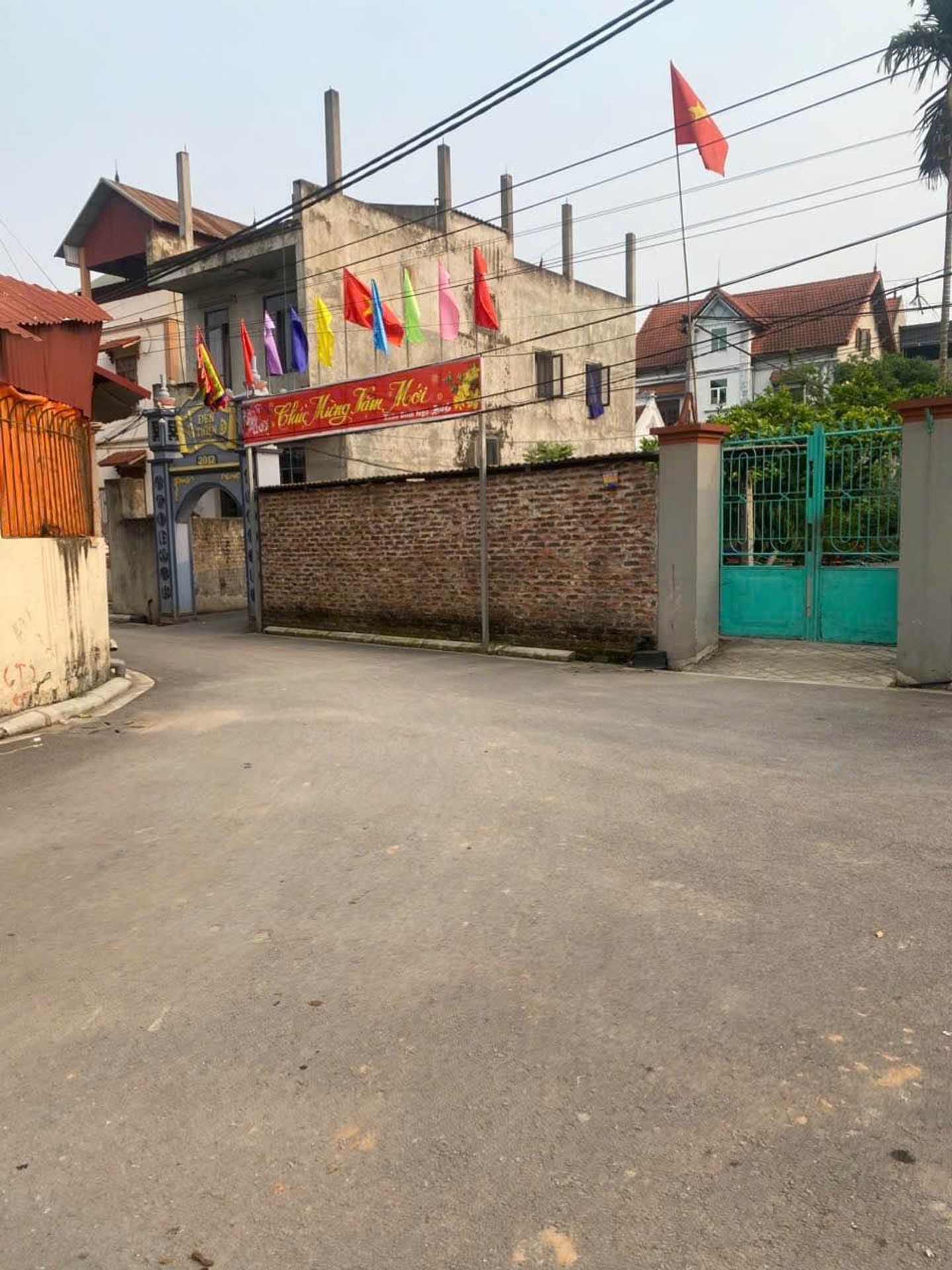ĐẤT MÊ LINH, HƠN 2 TỶ- SỔ ĐỎ TRAO TAY, KHU DÂN CƯ HIỆN HỮU, TIỆN ÍCH BẠT NGÀN.