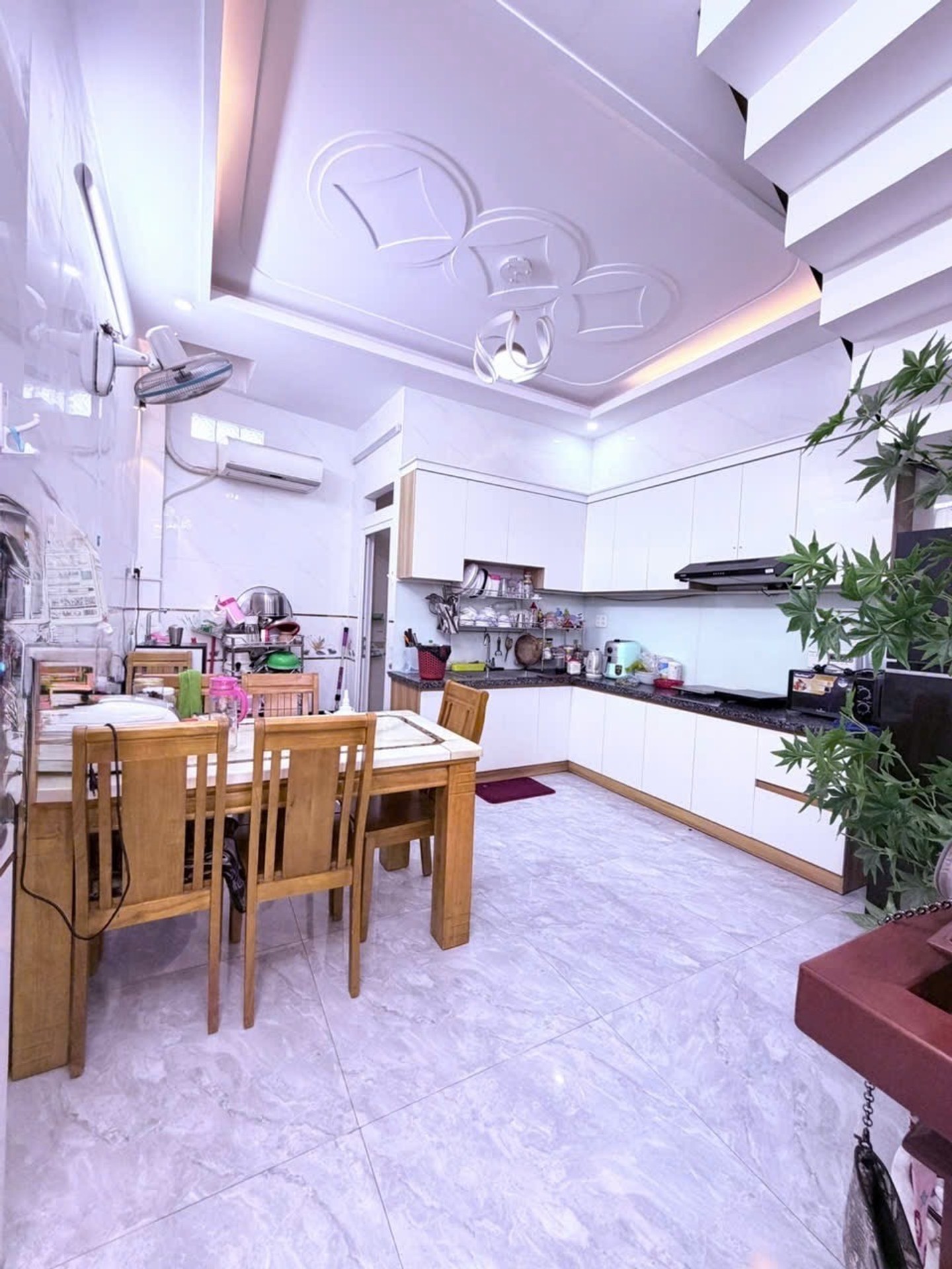 Nhà đẹp 4 tầng, 4 phòng ngủ, giá hấp dẫn tại Quang Trung