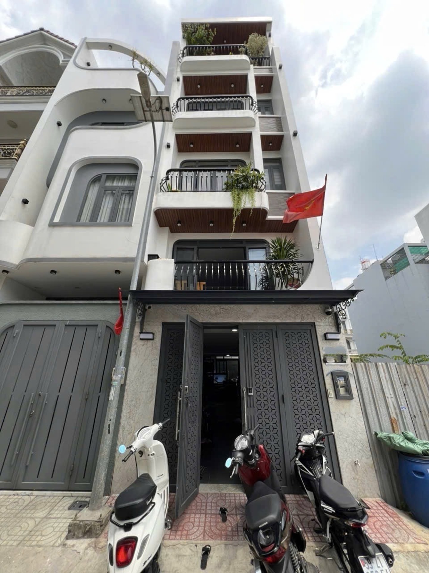 Nhà đúc 4 tầng tươi mới ngay Bình Tân, tiện nghi đầy đủ