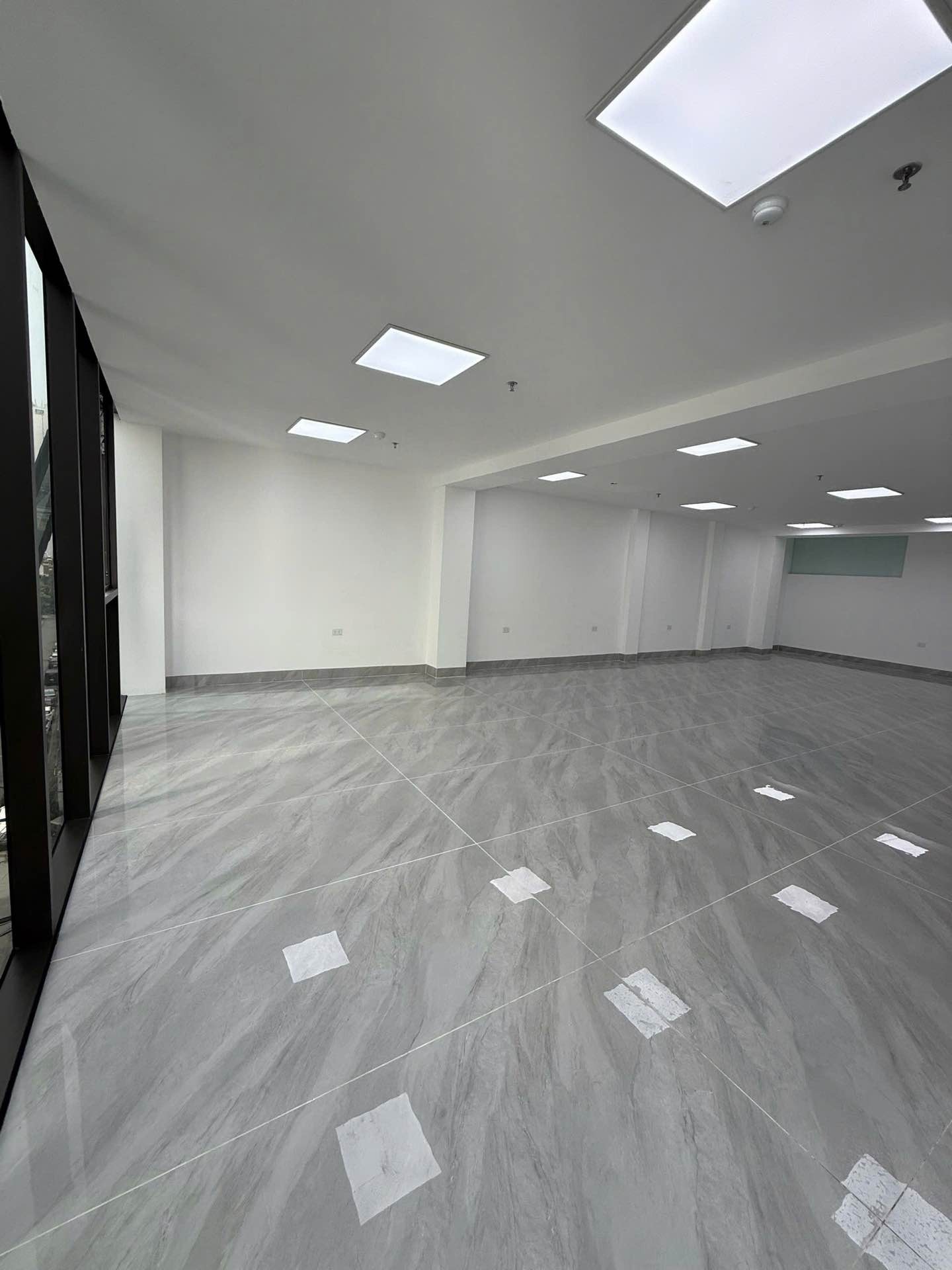 Bán văn phòng 11 tầng hiện đại, diện tích 112m² tại khu vực Lê Đức Thọ