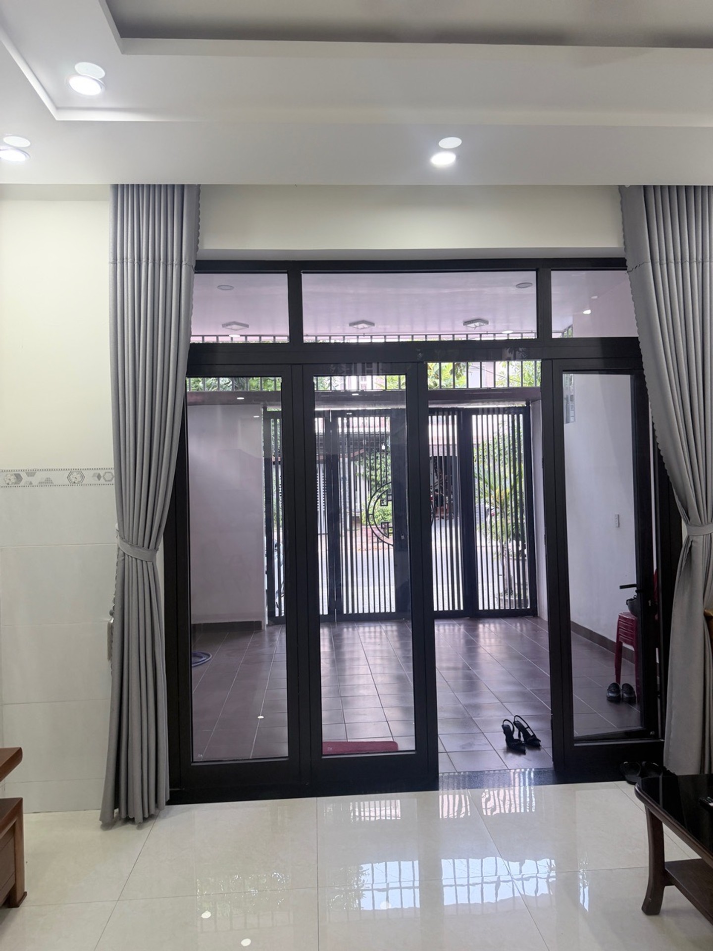 Bán nhà mặt phố 3 tầng diện tích 100m2 tại Trịnh Lỗi, mặt tiền 5m, giá 12 tỷ.