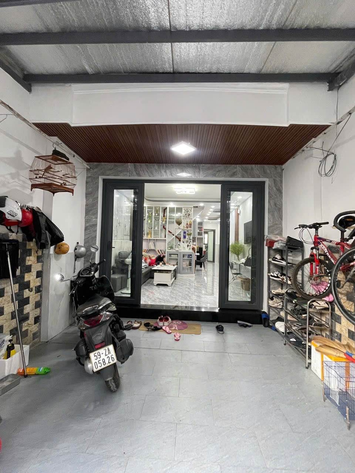 Nhà riêng sổ hồng, cạnh Quận 7, giá tốt giảm ngay 200 triệu