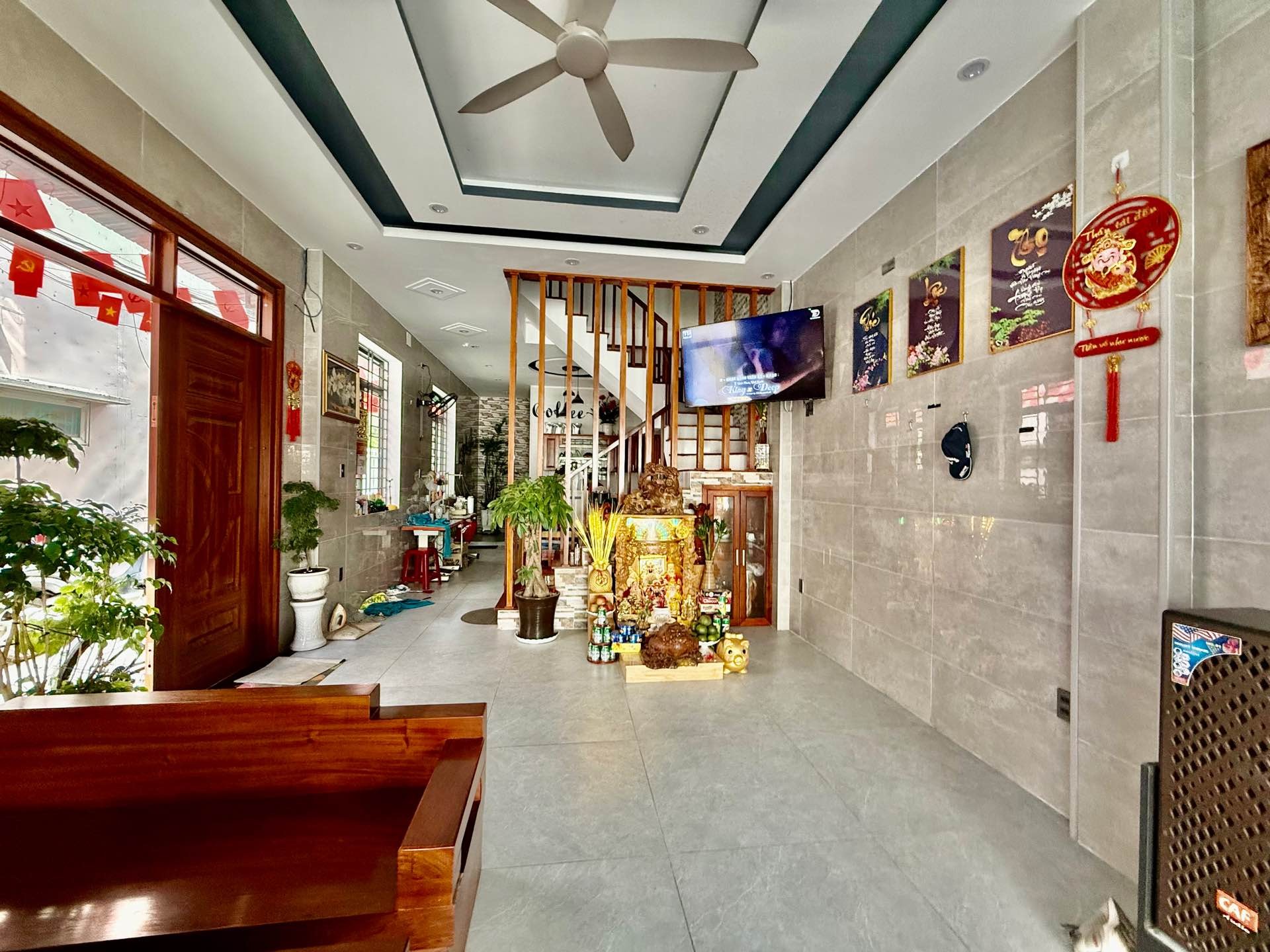 Bán nhà mặt phố 3 tầng lô góc tại quận trung tâm, tiện kinh doanh
