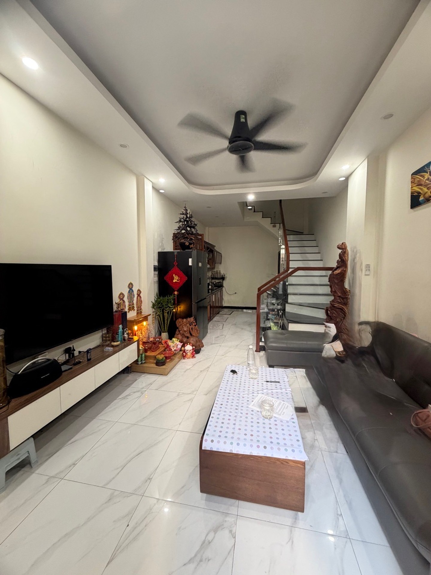 Nhà 5 tầng mới tại Gia Thuỵ với thiết kế hiện đại và vị trí thuận tiện