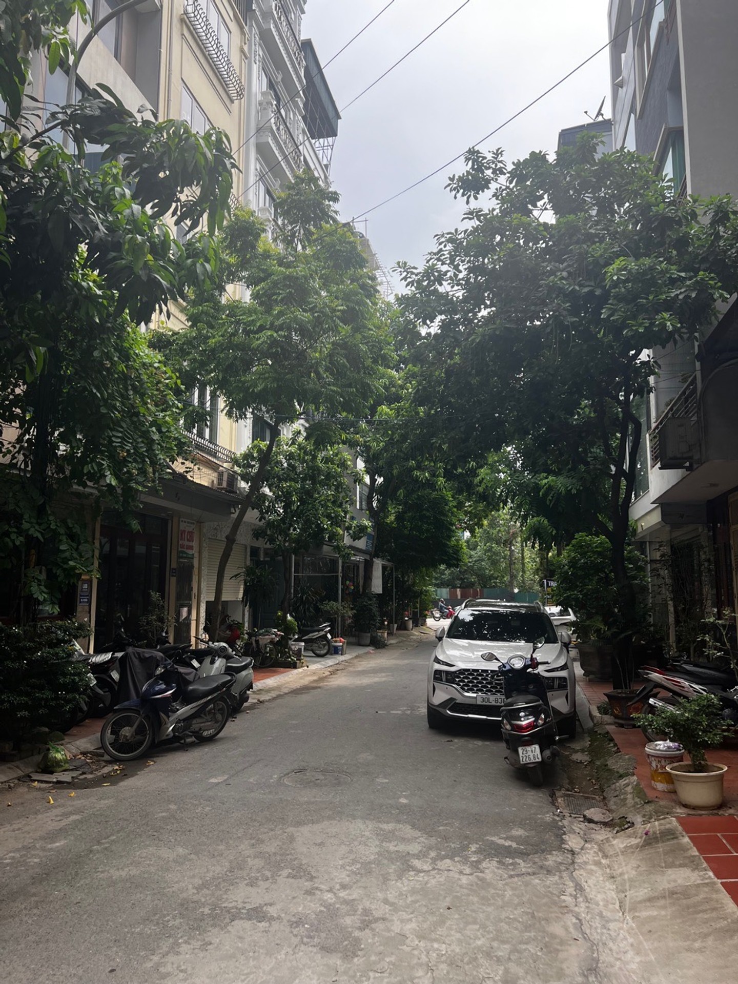 Bán đất tặng nhà 50m² mặt tiền rộng, vị trí đắc địa tại KĐT Vạn Phúc, Hà Đông